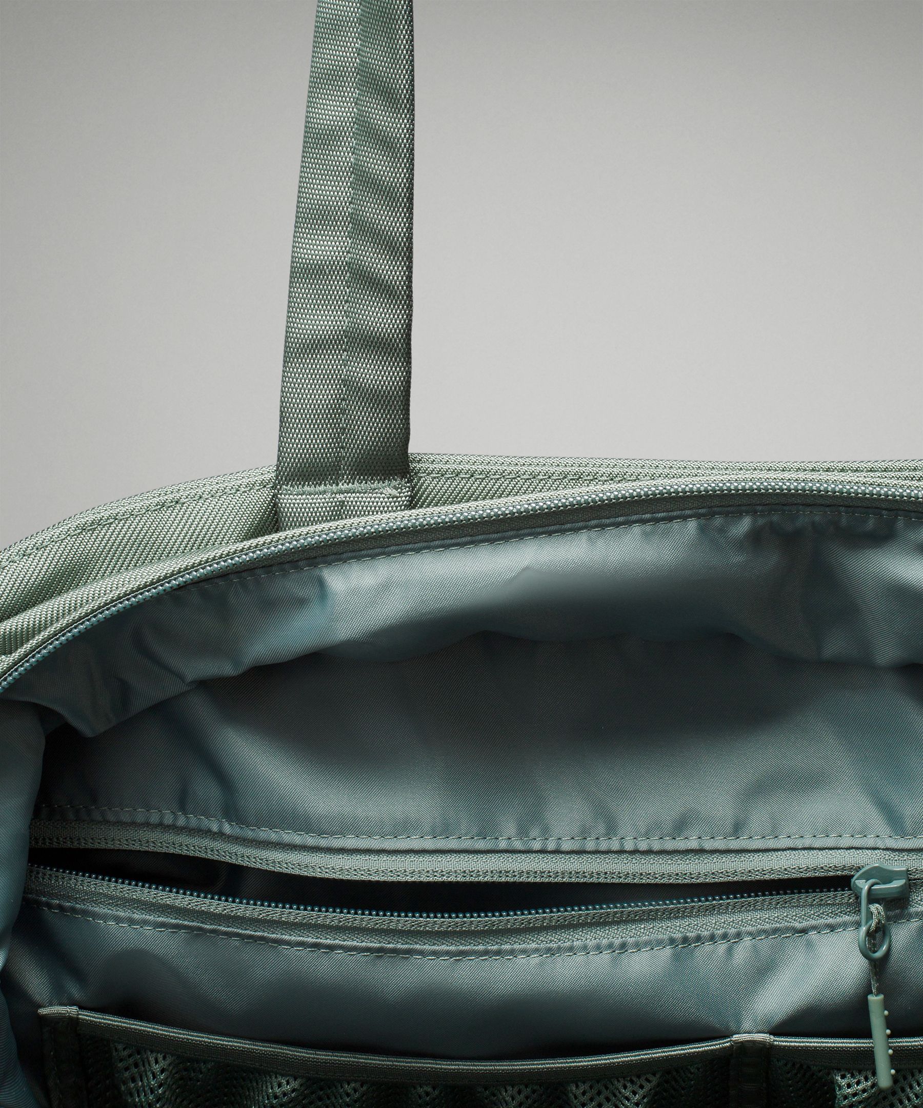 Travel bag Lululemon Grey in Polyester - 39035468