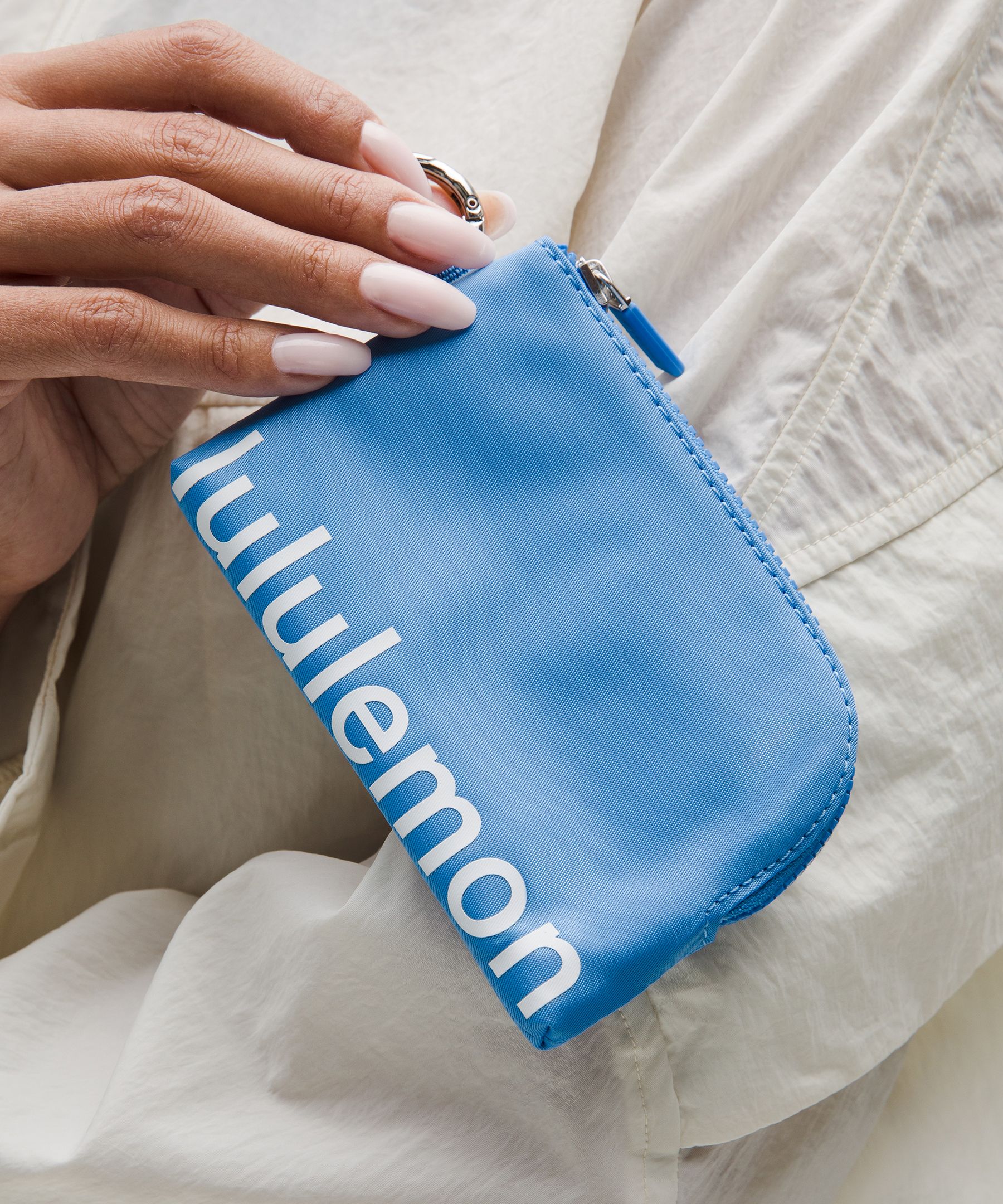Lululemon - Clippable Card Pouch - Blue/pool Party/white