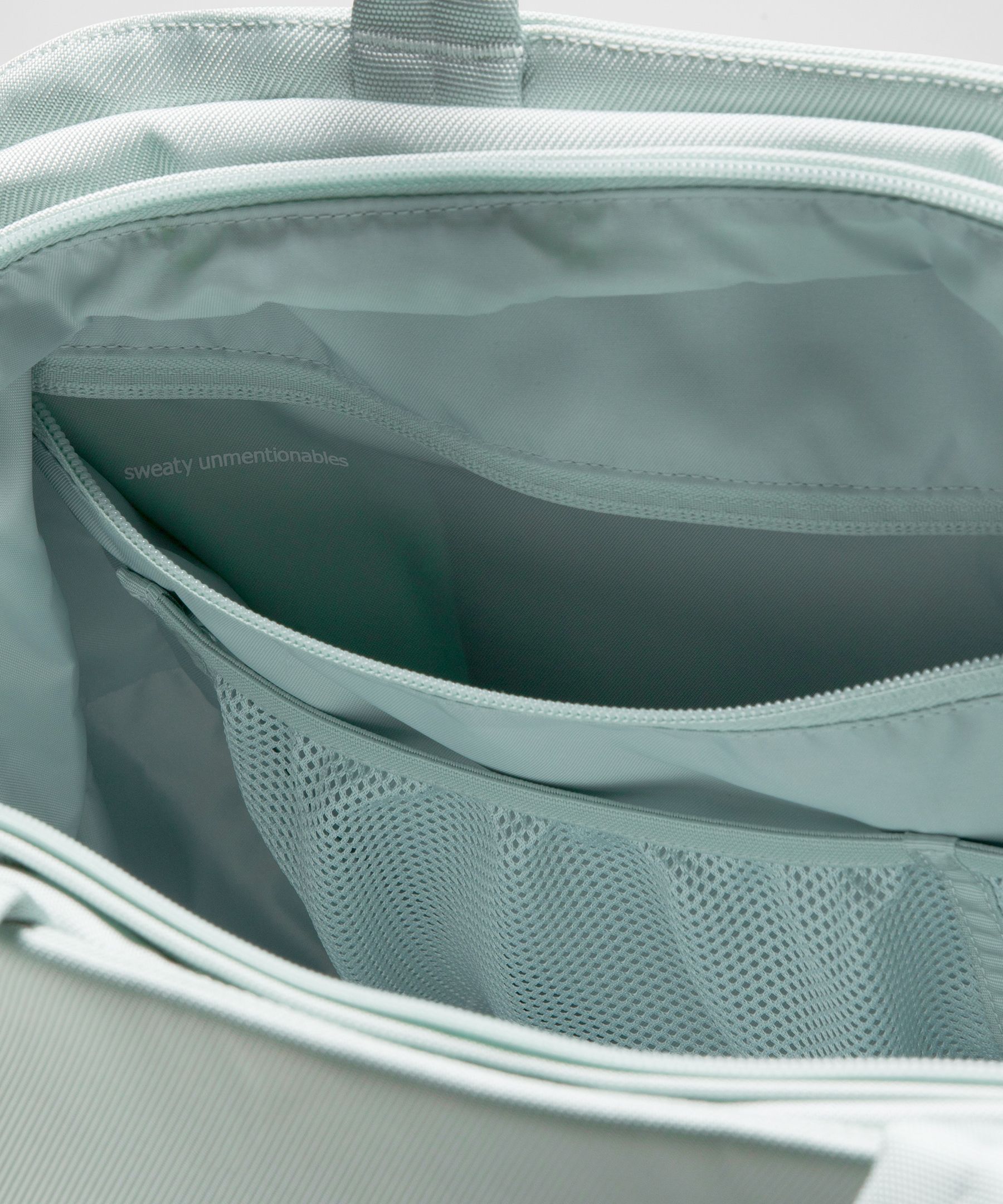 City Essentials Bag 25L