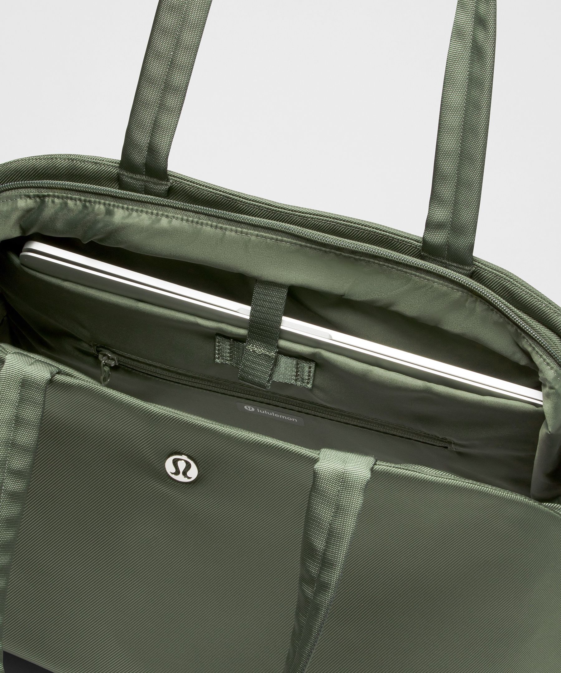 City Essentials Bag 25L