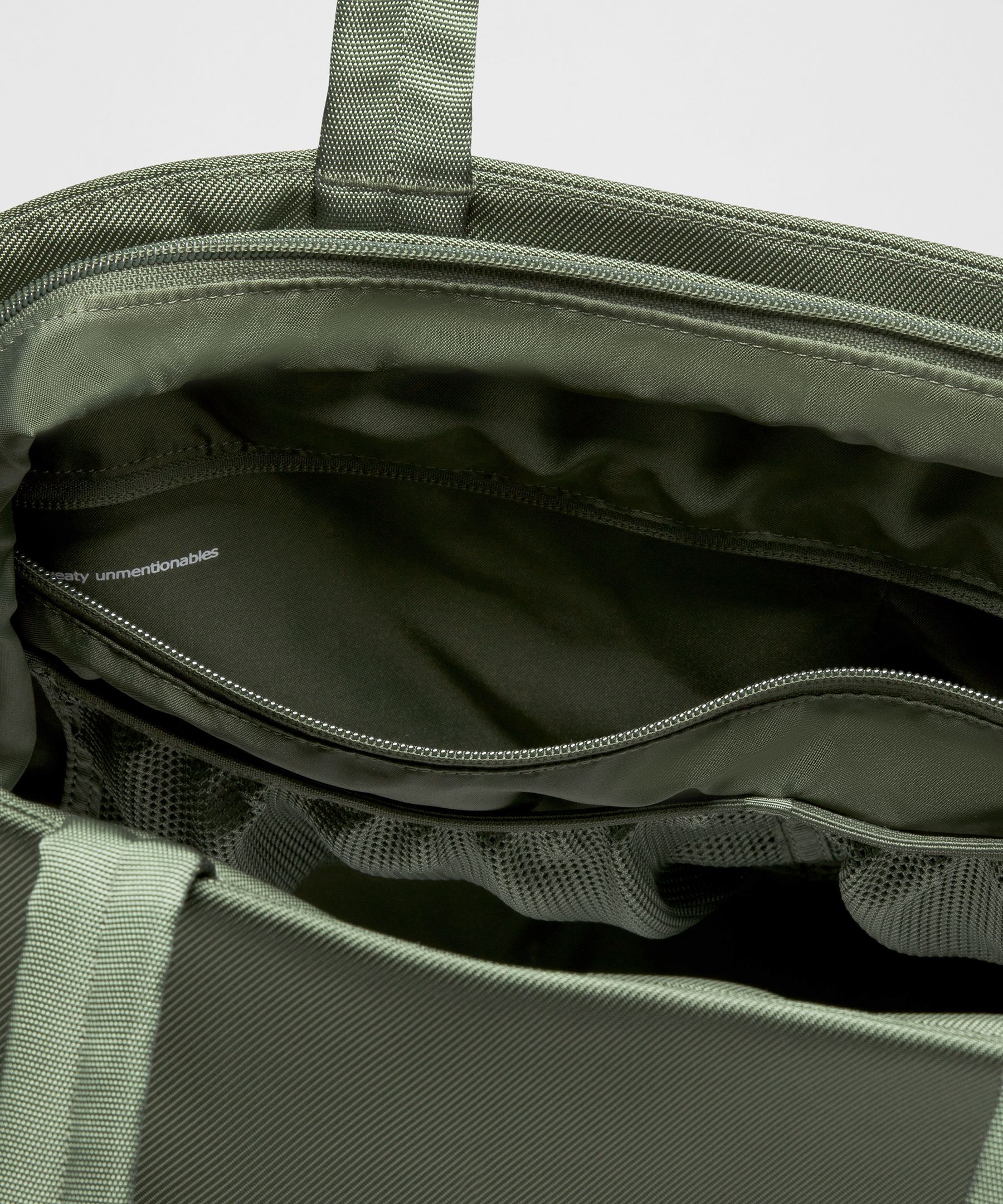City Essentials Bag 25L