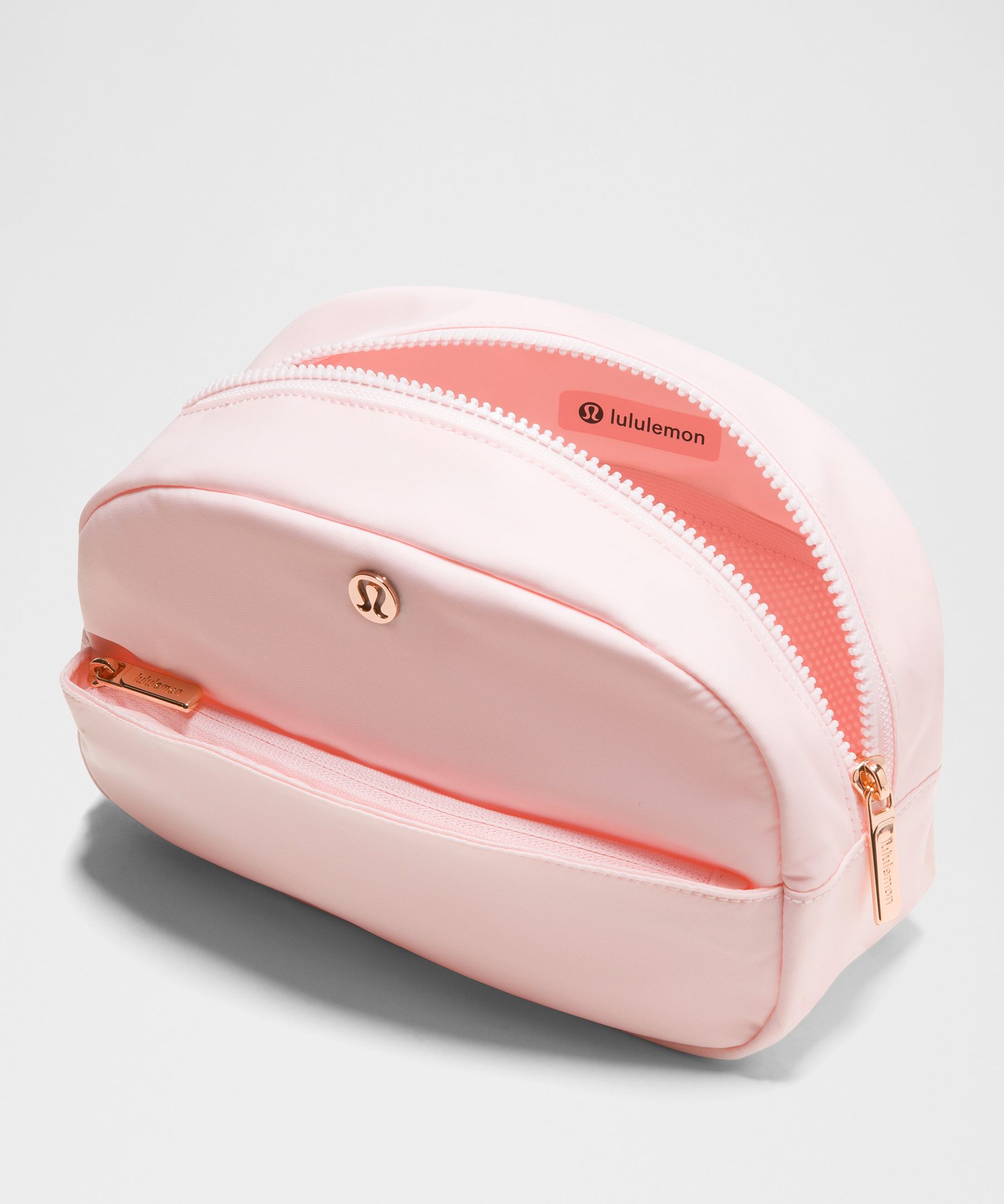 City Essentials Pouch 4L