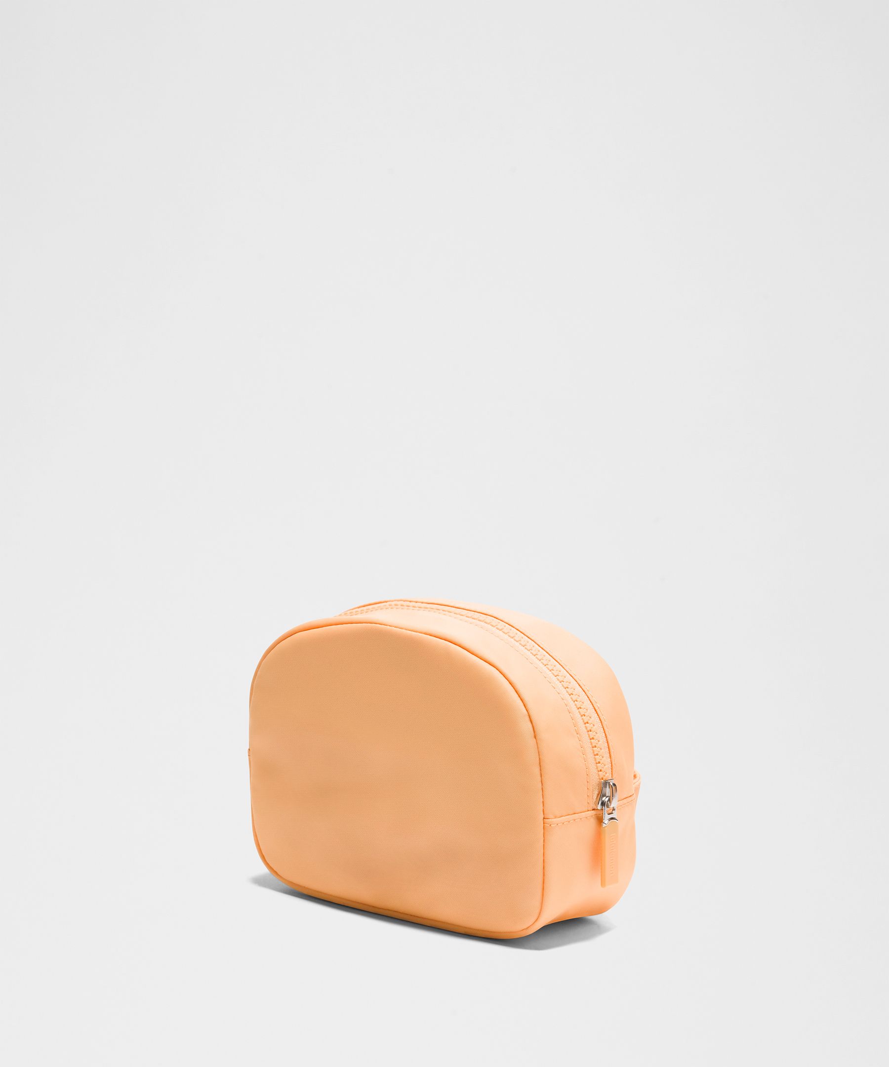 ★lululemon★撥水生地★City Essentials ミニポーチ 2L★ Lululemon City Essentials Pouch *Mini 2L - Black / Silver