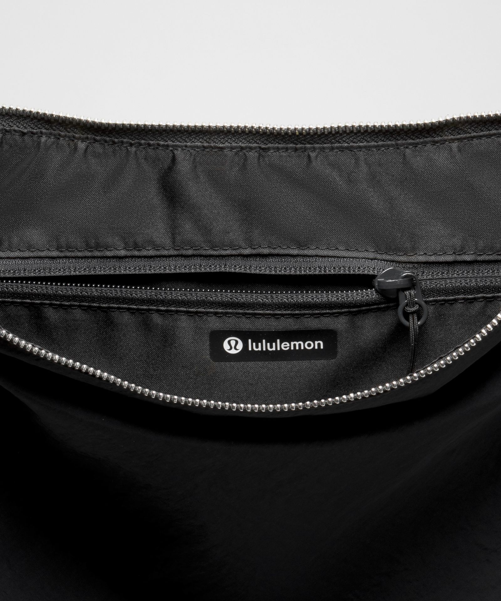 Сумка кросс-боди Lululemon Convertible Ruched Strap, 6,5 л — фото 4