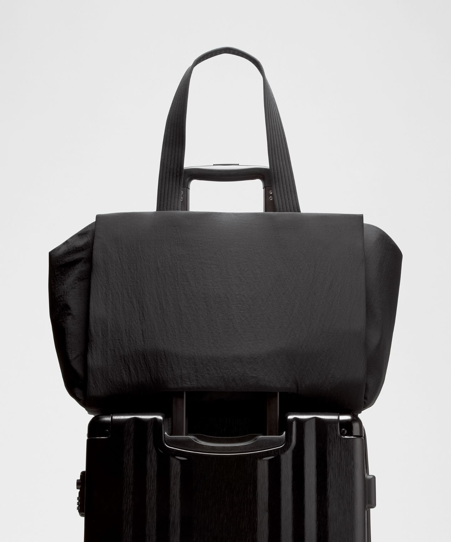 Сумка-шопер Lululemon Triple Compartment объёмом 18 л, цвет: Чёрный — фото 10