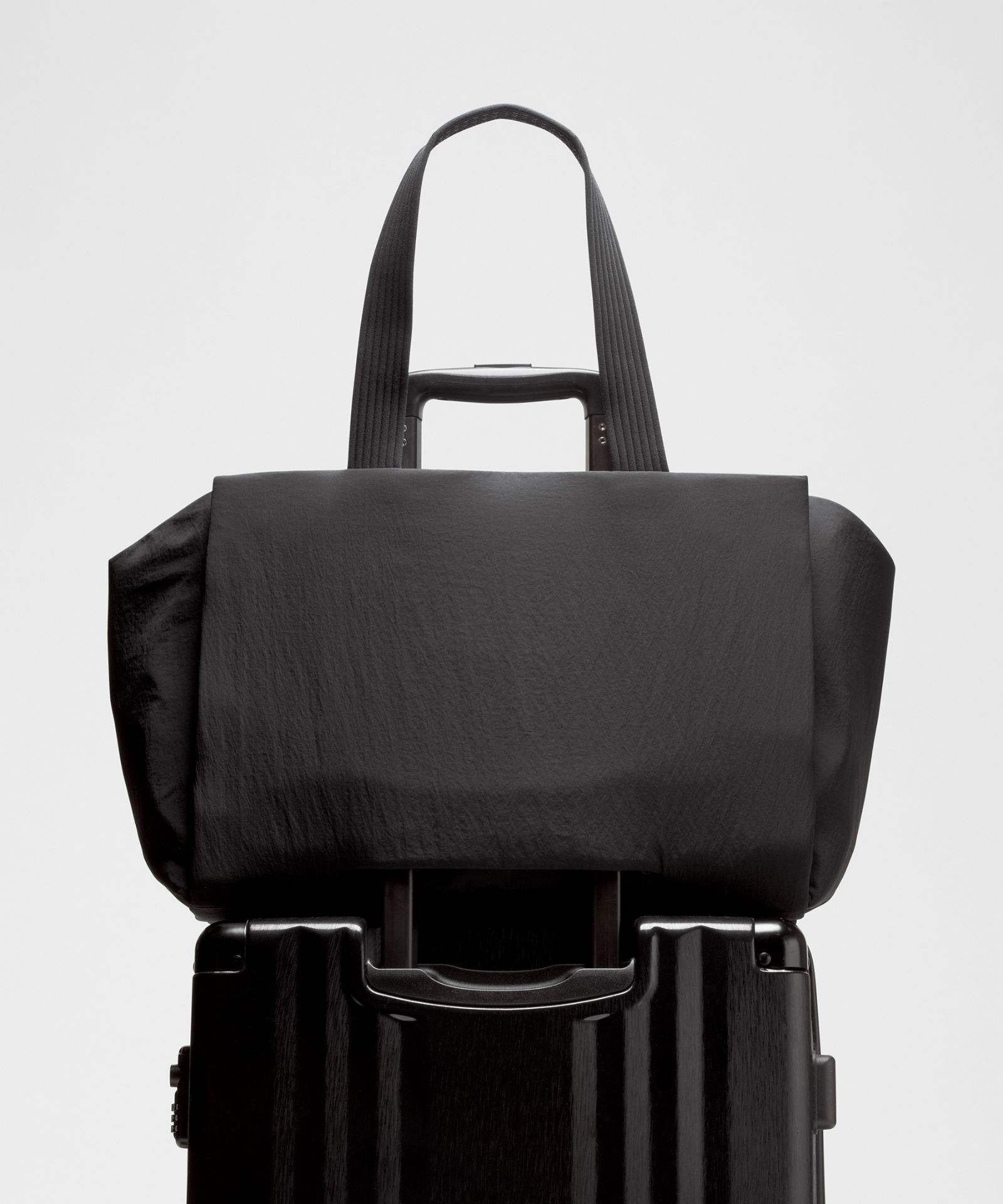 Сумка-шопер Lululemon Triple Compartment объёмом 18 л — фото 10