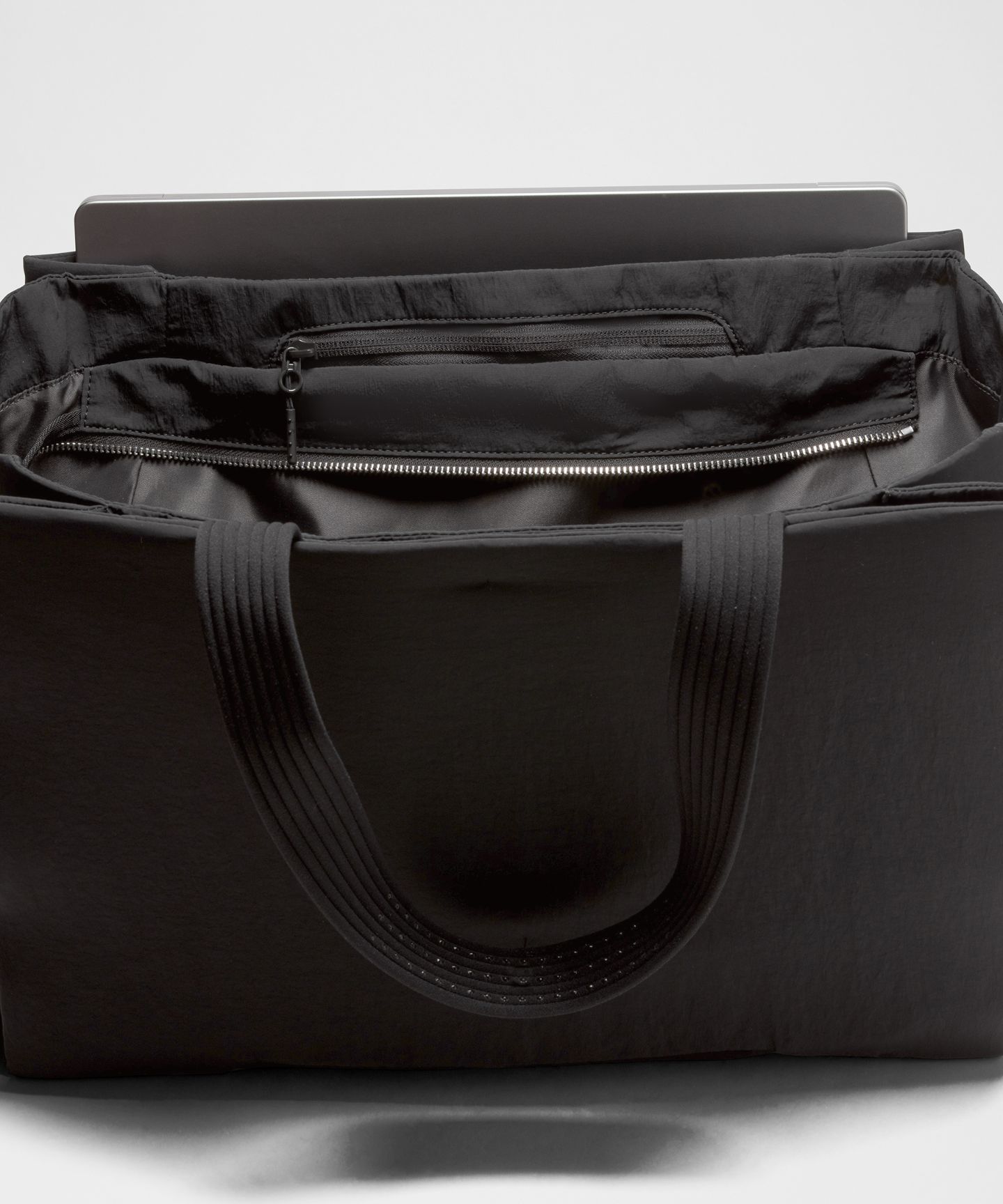 Сумка-шопер Lululemon Triple Compartment объёмом 18 л, цвет: Чёрный — фото 4