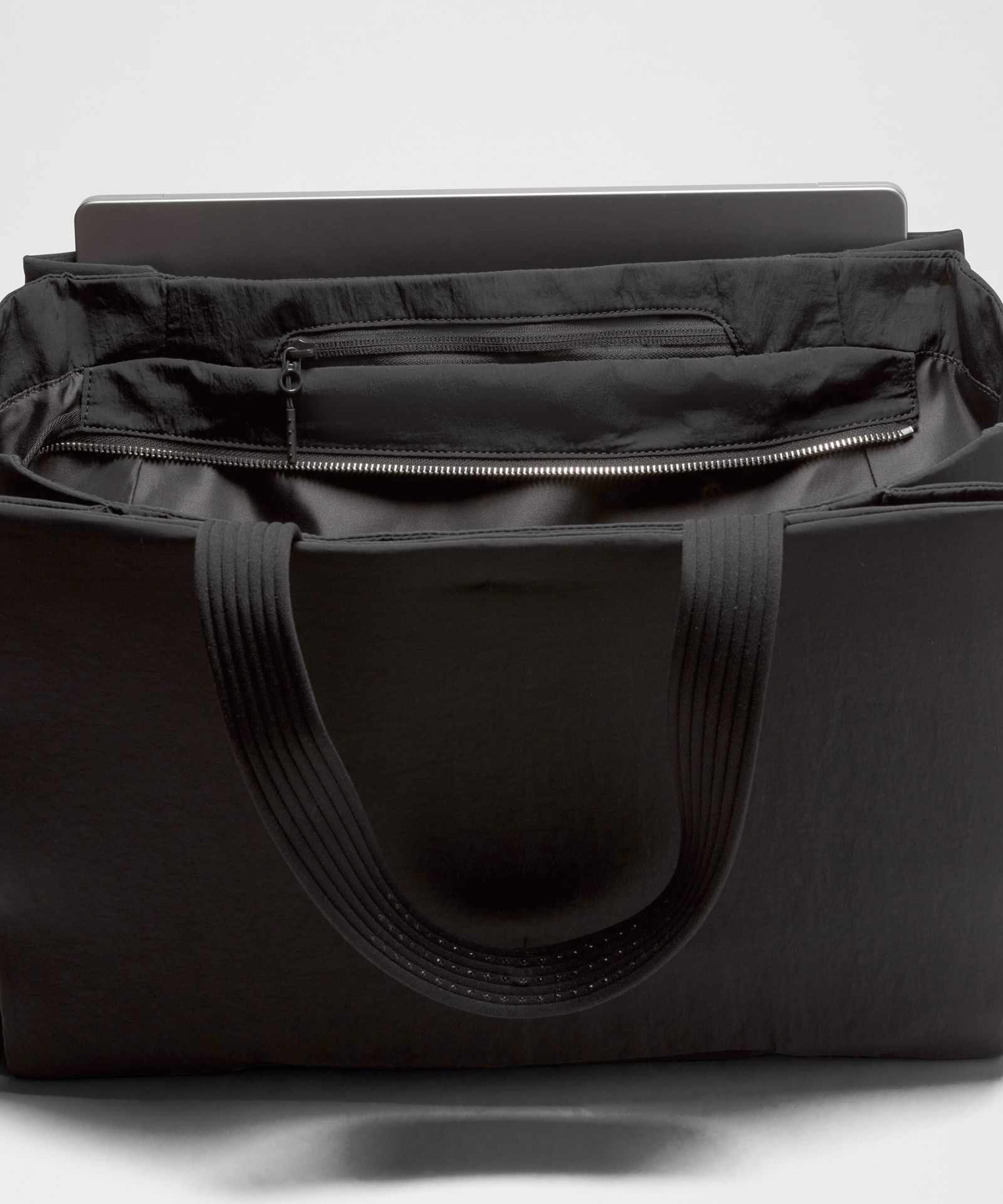 Сумка-шопер Lululemon Triple Compartment объёмом 18 л — фото 4