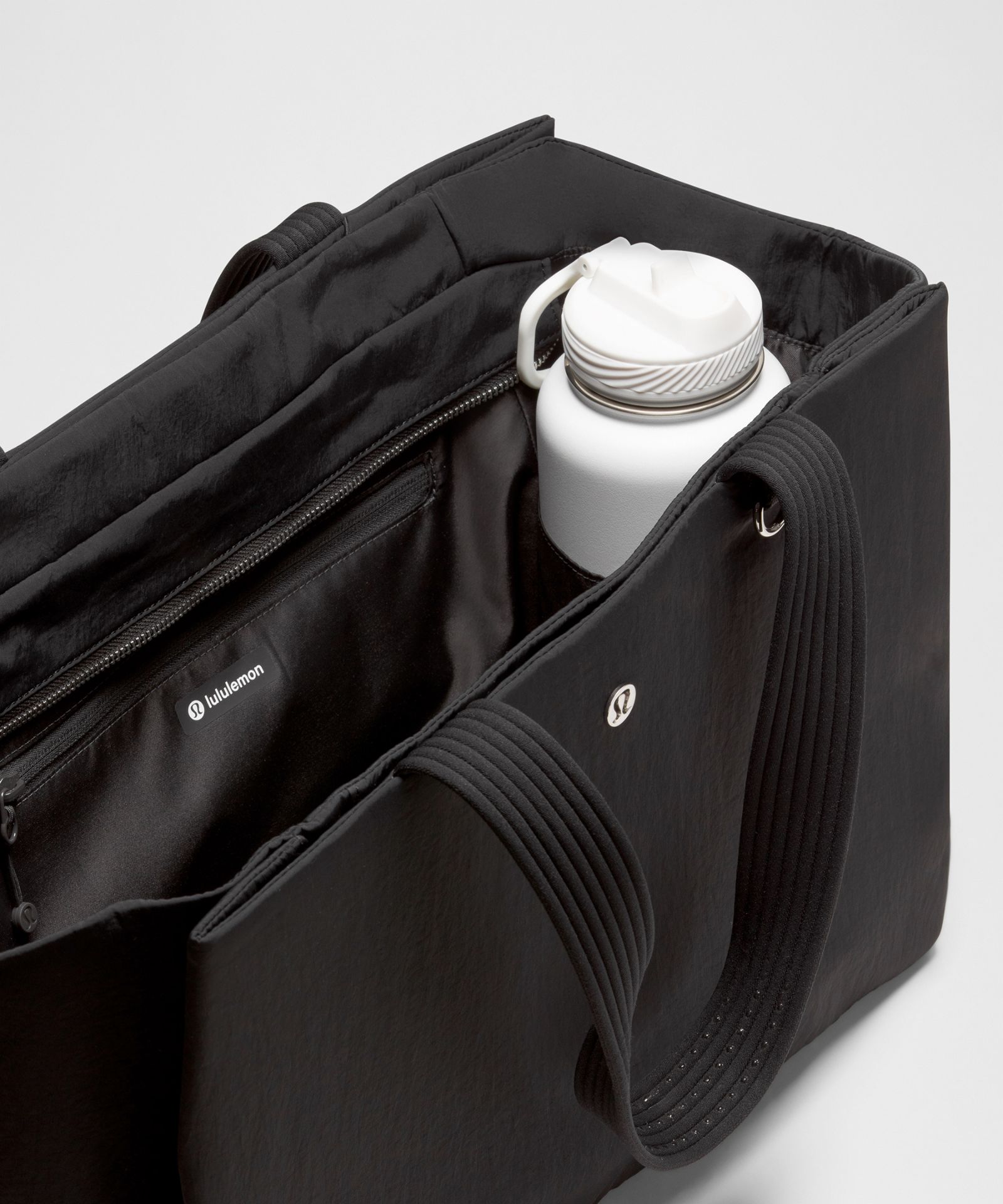 Сумка-шопер Lululemon Triple Compartment объёмом 18 л — фото 5