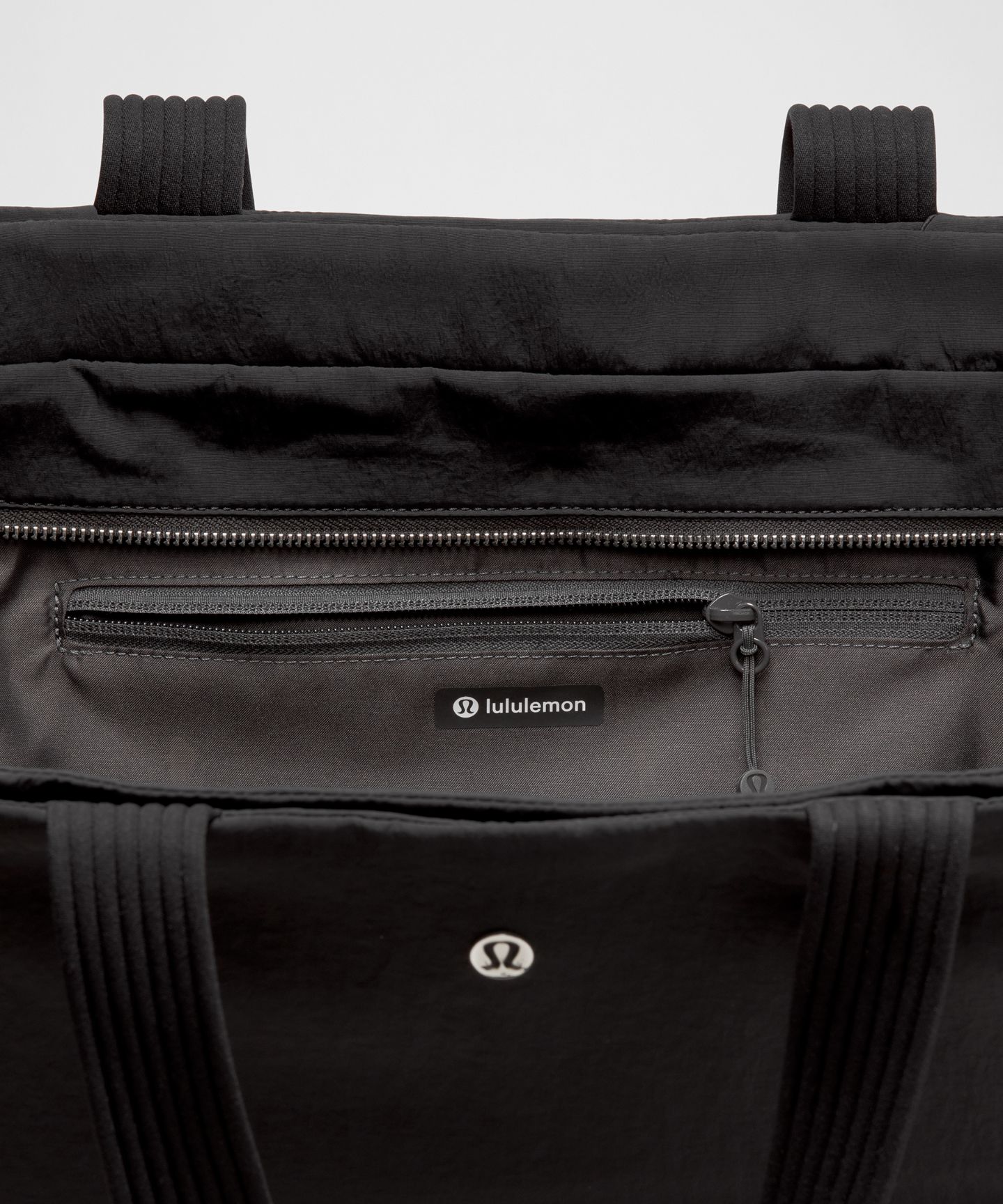 Сумка-шопер Lululemon Triple Compartment объёмом 18 л, цвет: Чёрный — фото 7