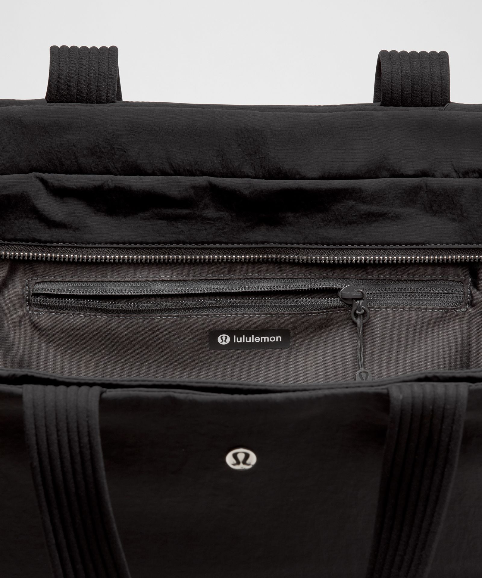 Сумка-шопер Lululemon Triple Compartment объёмом 18 л — фото 7