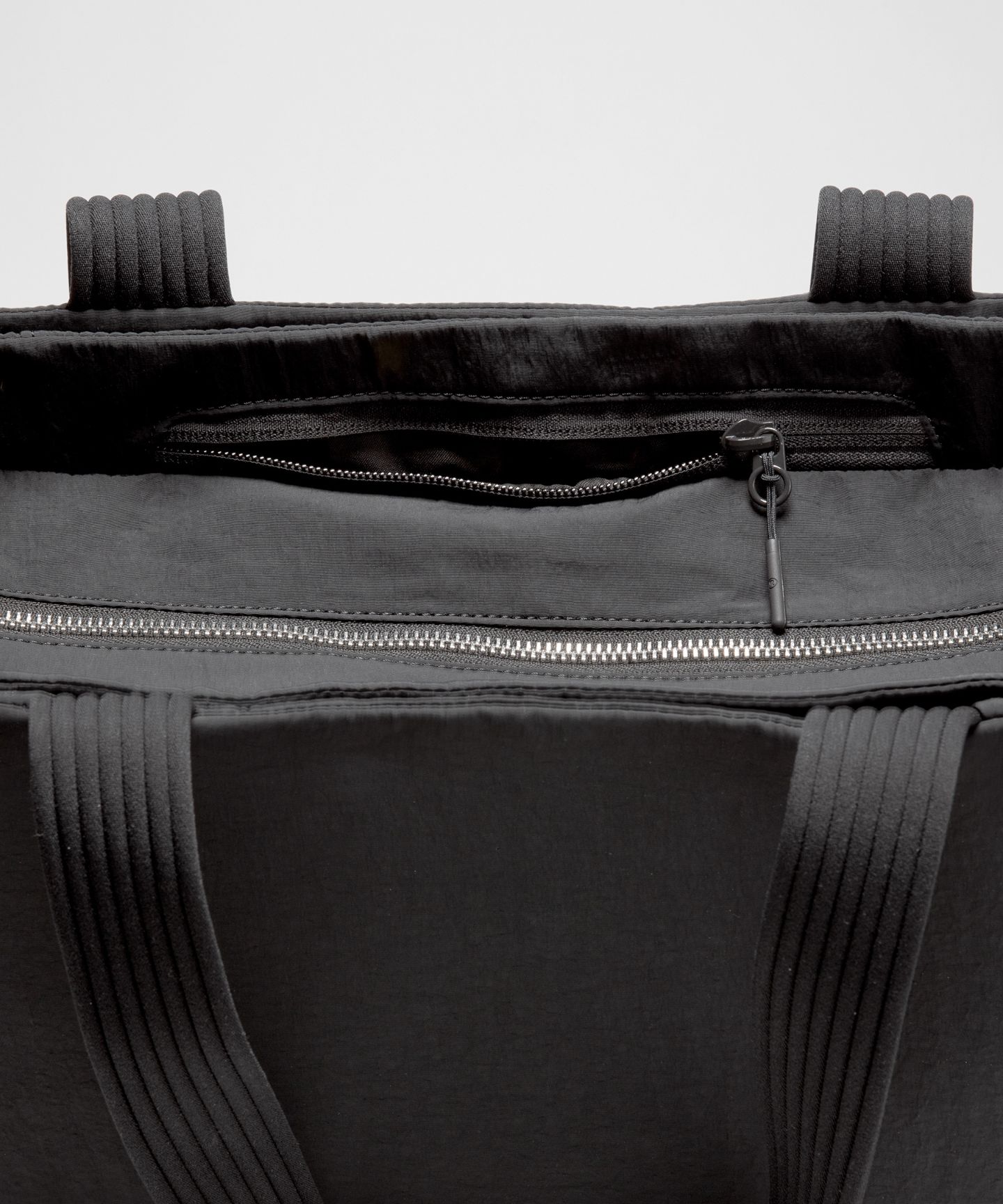 Сумка-шопер Lululemon Triple Compartment объёмом 18 л, цвет: Чёрный — фото 8