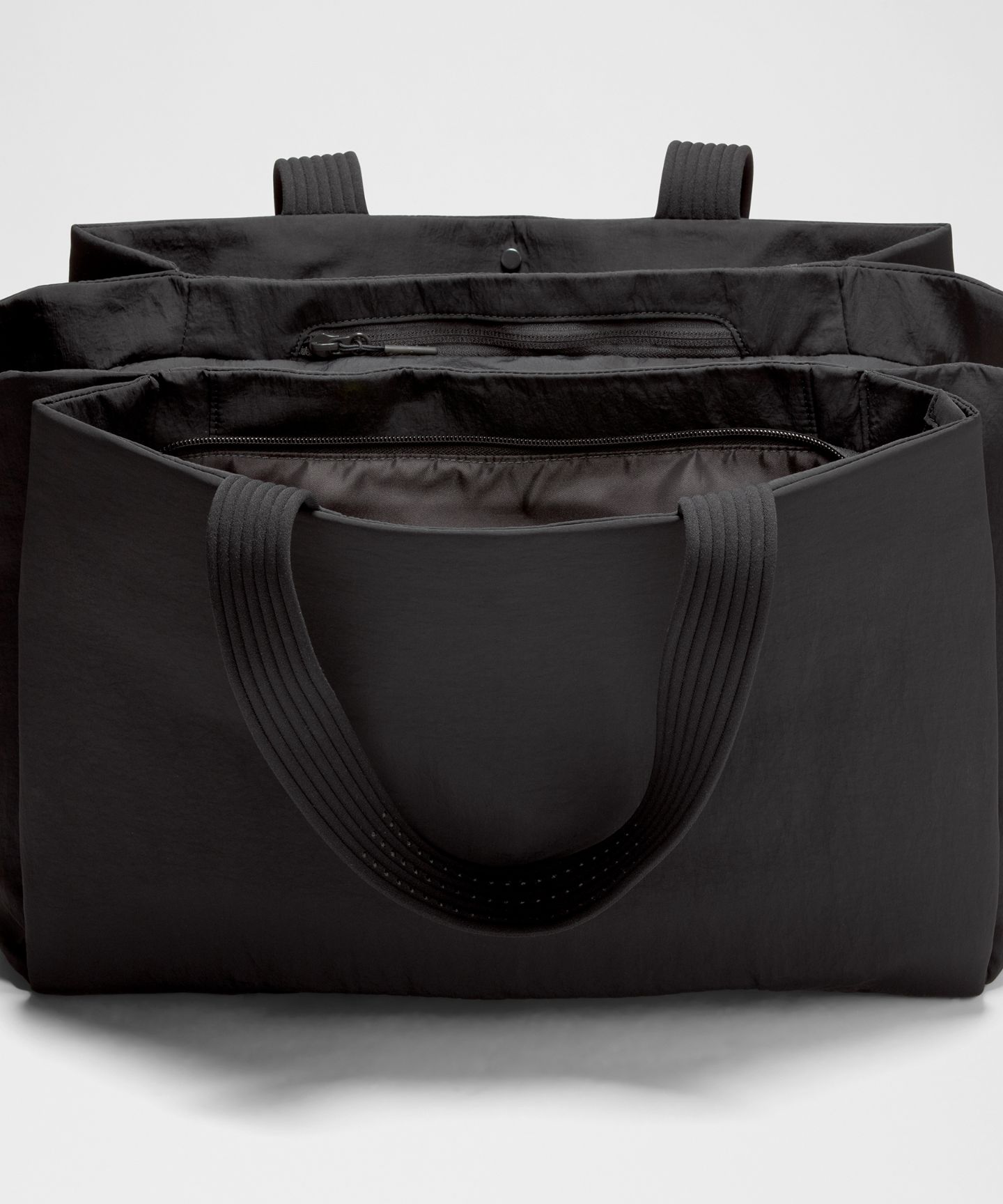 Сумка-шопер Lululemon Triple Compartment объёмом 18 л, цвет: Чёрный — фото 9