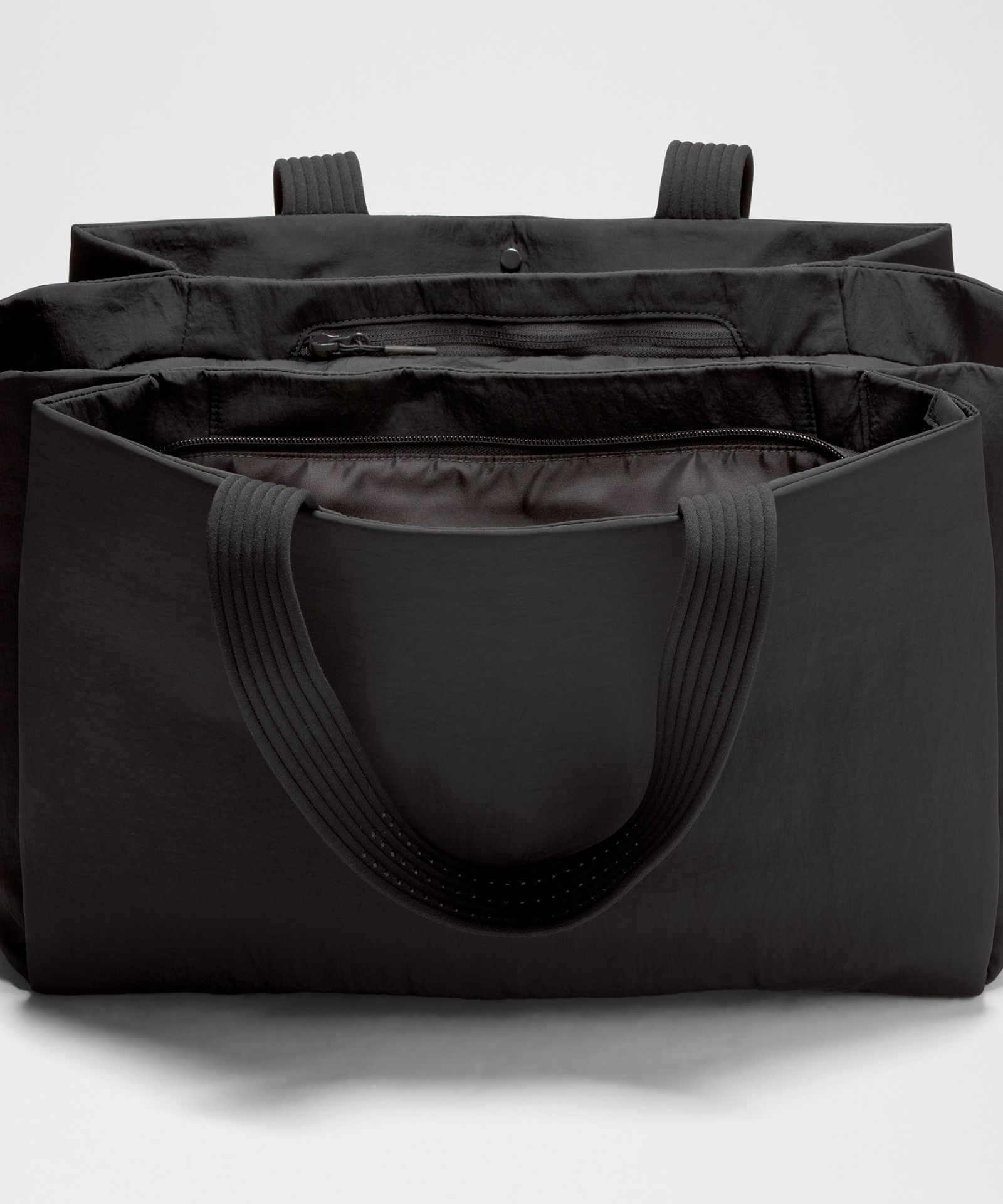 Сумка-шопер Lululemon Triple Compartment объёмом 18 л — фото 9