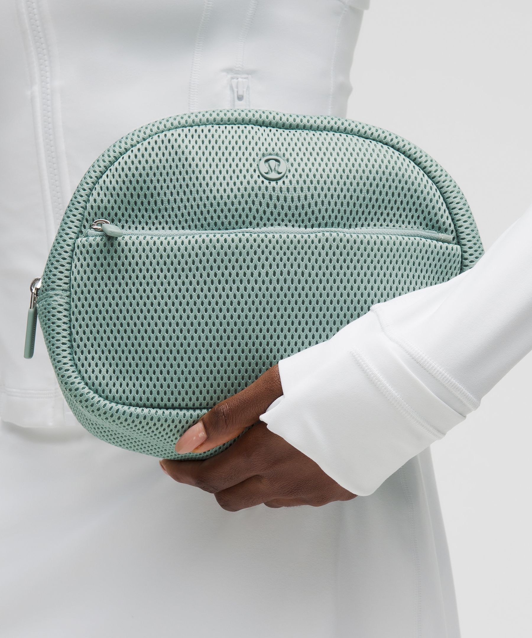 Lululemon City Essentials Pouch 4l Knit Mesh