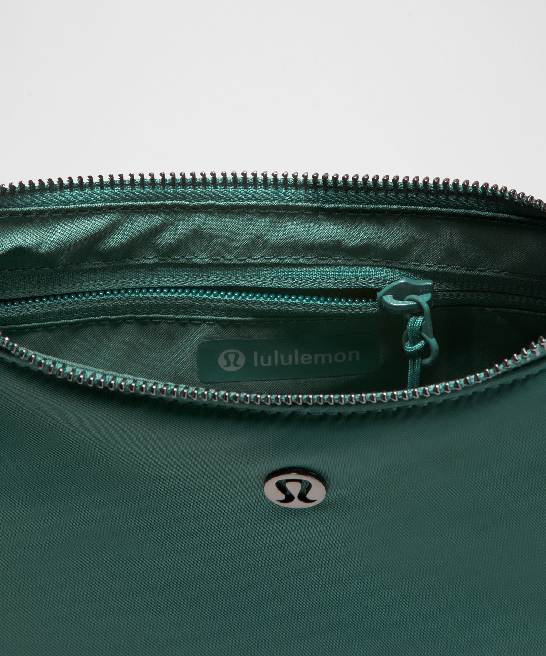 City Essentials Small Shoulder Bag 3L