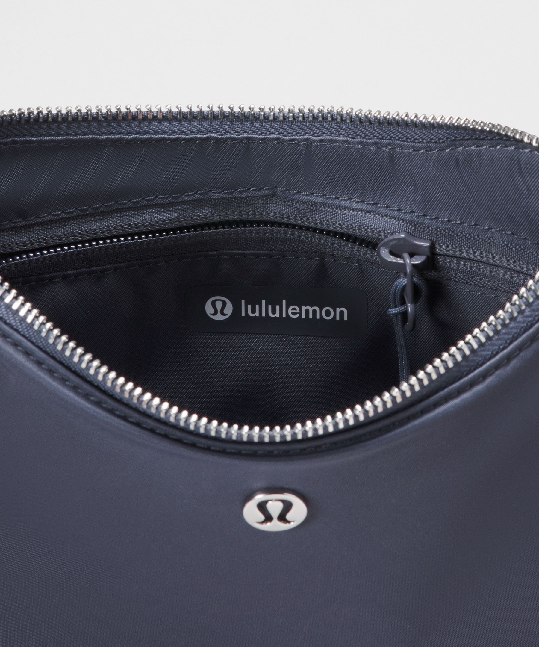 City Essentials Small Shoulder Bag 3L