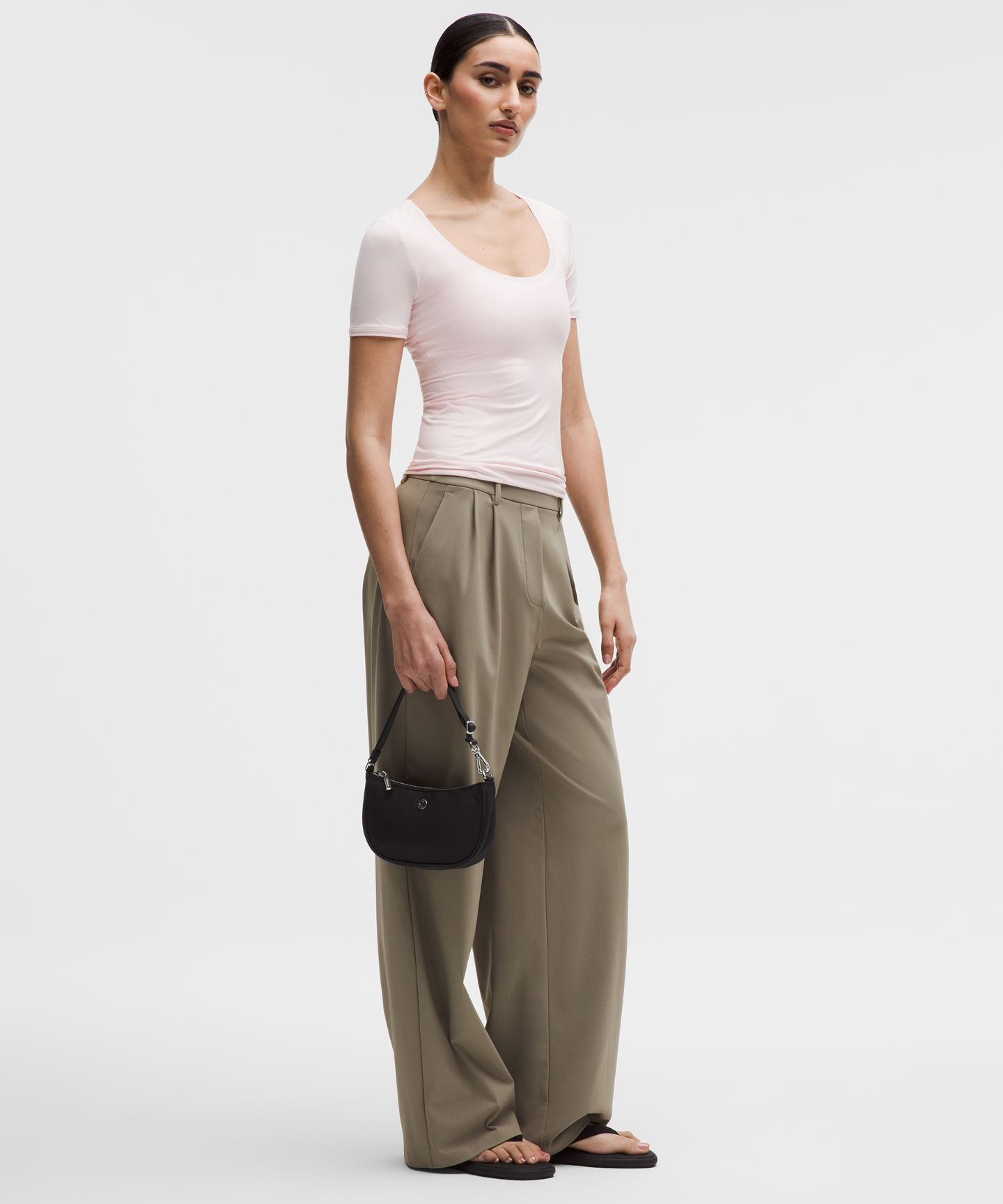Сумка на плечо Lululemon City Essentials Mini объёмом 1 л, цвет: Чёрный / Серебряный — фото 2