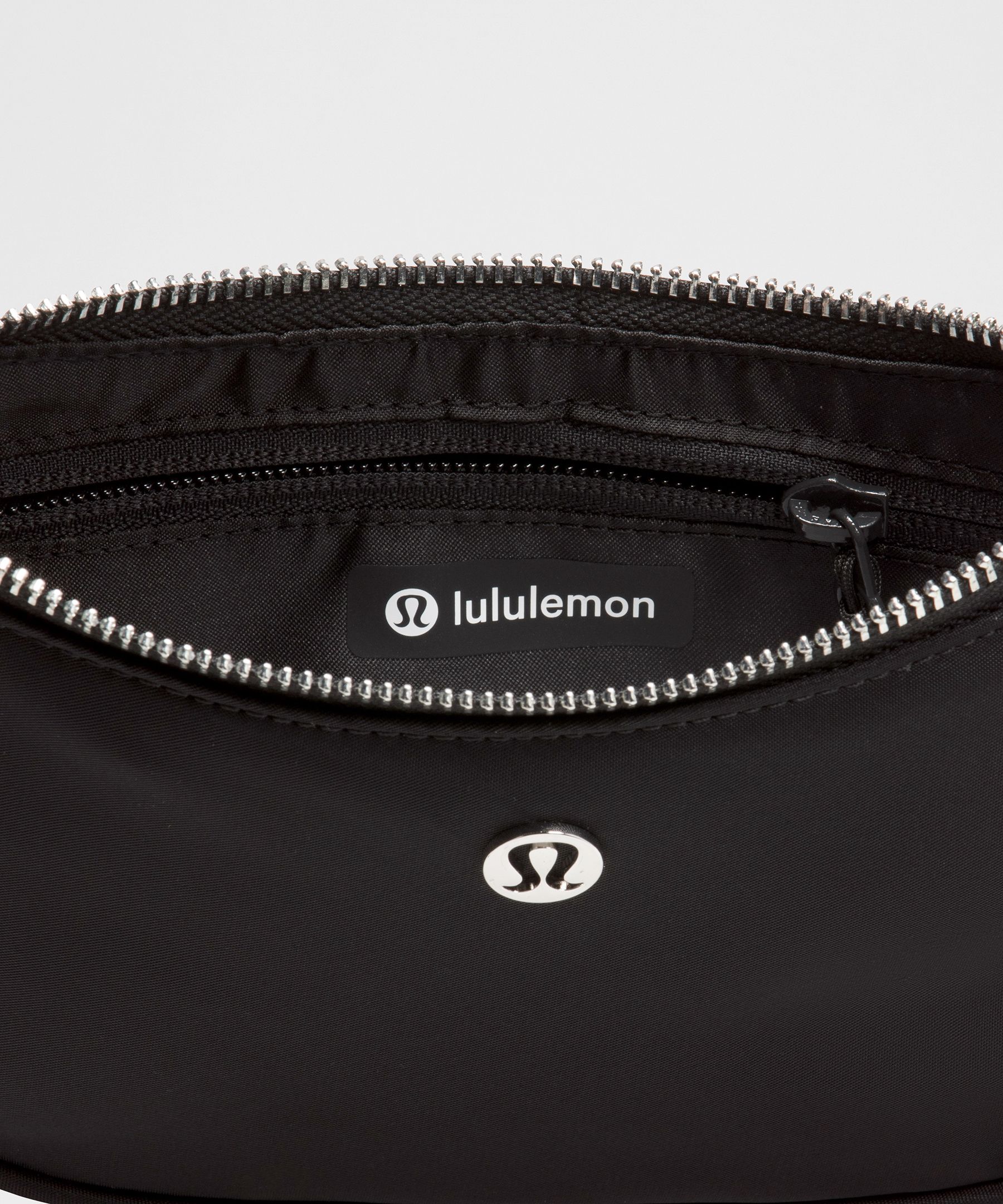 City Essentials Mini Shoulder Bag 1L