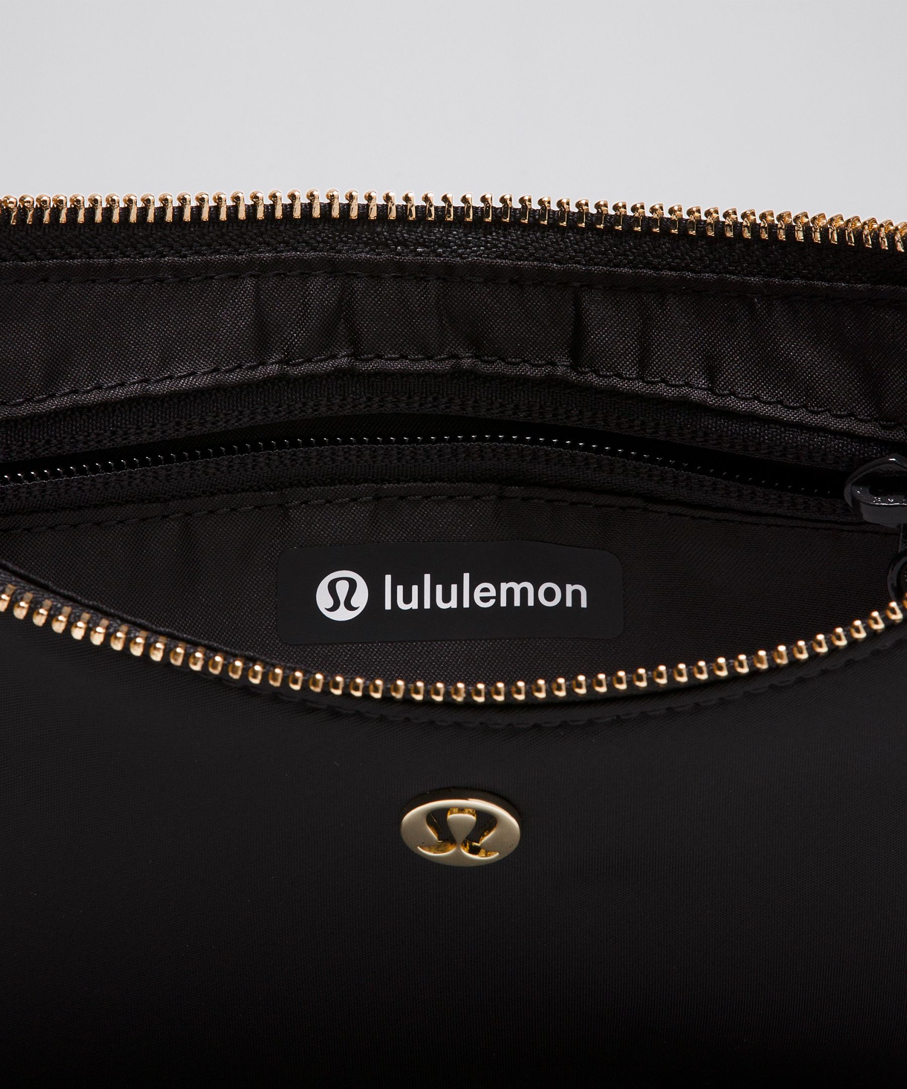 lululemon ミニショルダーCity Essentials Mini Shoulder Bag 1L Lululemon City Essentials Mini Shoulder Bag 1L - Black