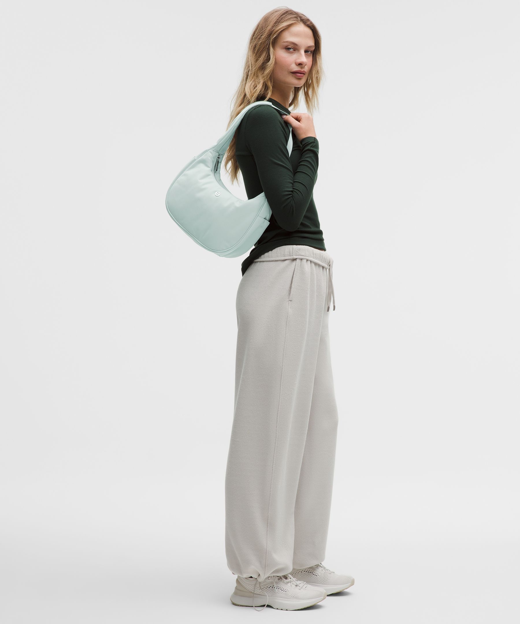 City Essentials Shoulder Bag 4L