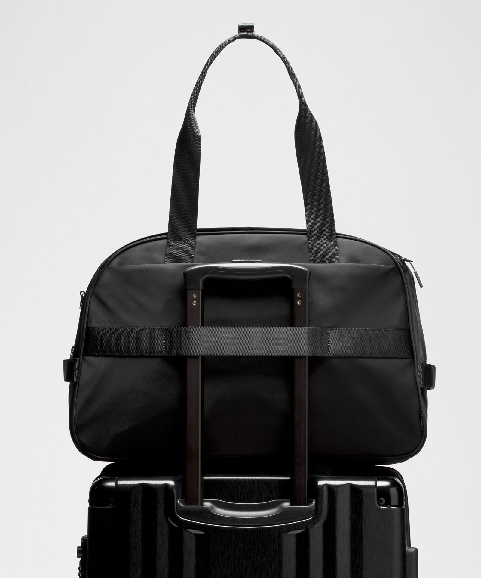 Сумка-дафл Lululemon City Essentials объёмом 28 л — фото 7