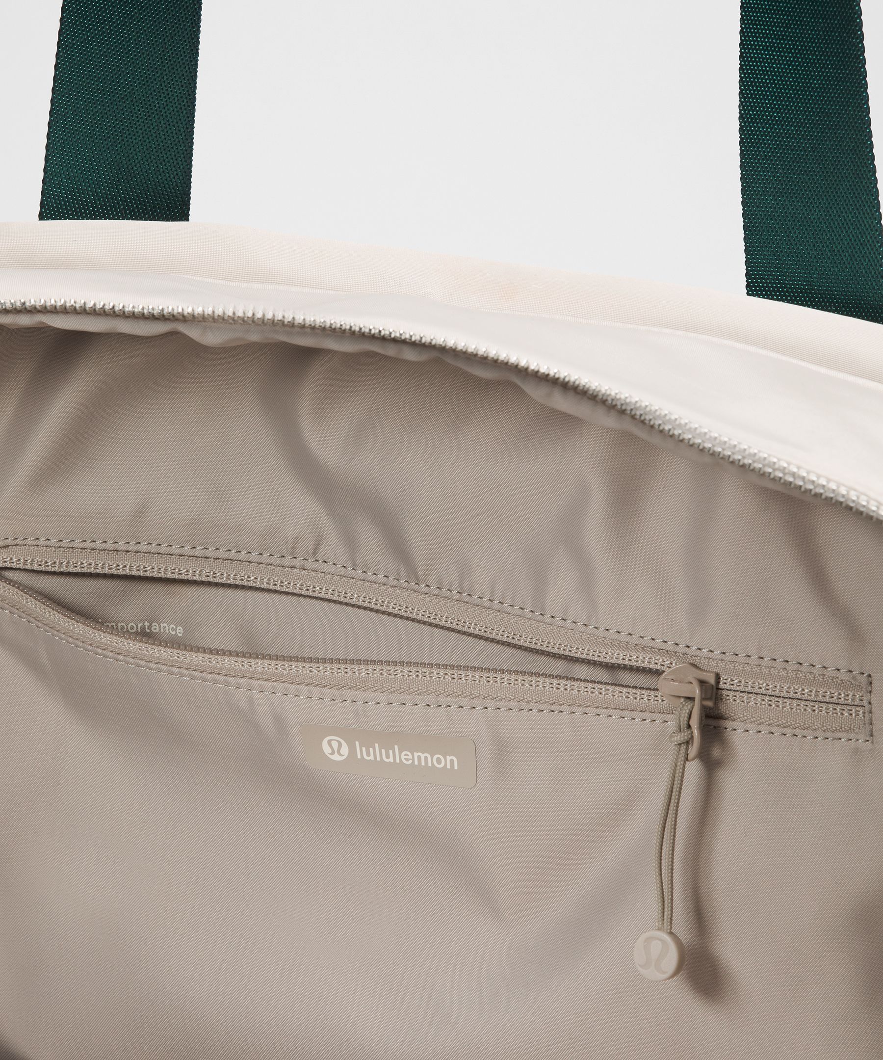 City Essentials Duffle Bag 28L