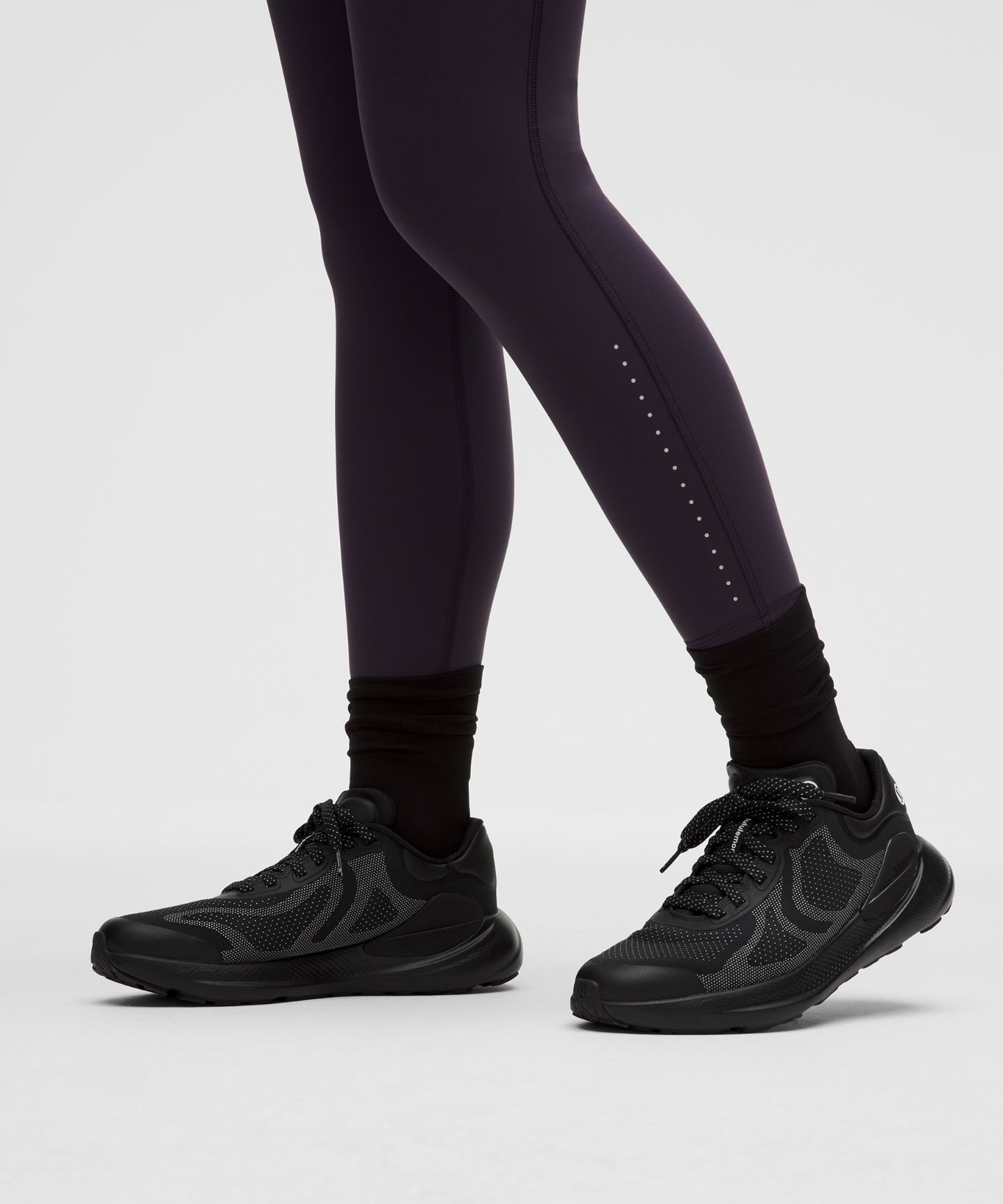 Обувь Lululemon Women's Beyondfeel Waterproof Running Shoe, цвет: Чёрный / Белый — фото 2