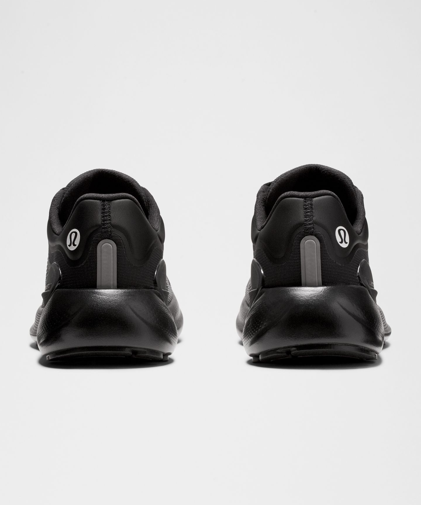 Обувь Lululemon Women's Beyondfeel Waterproof Running Shoe, цвет: Чёрный / Белый — фото 6