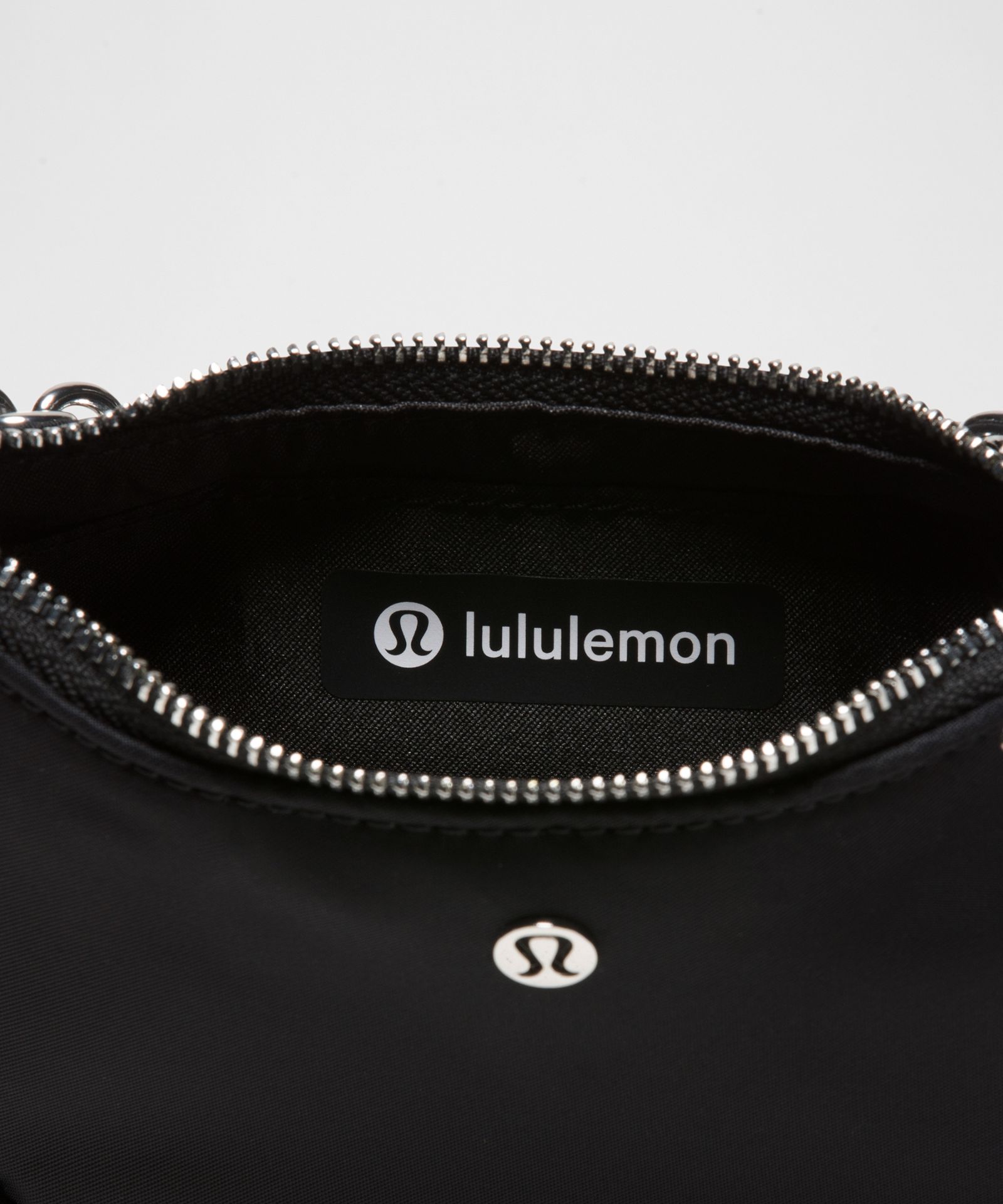Сумка на плечо Lululemon City Essentials Nano — фото 4