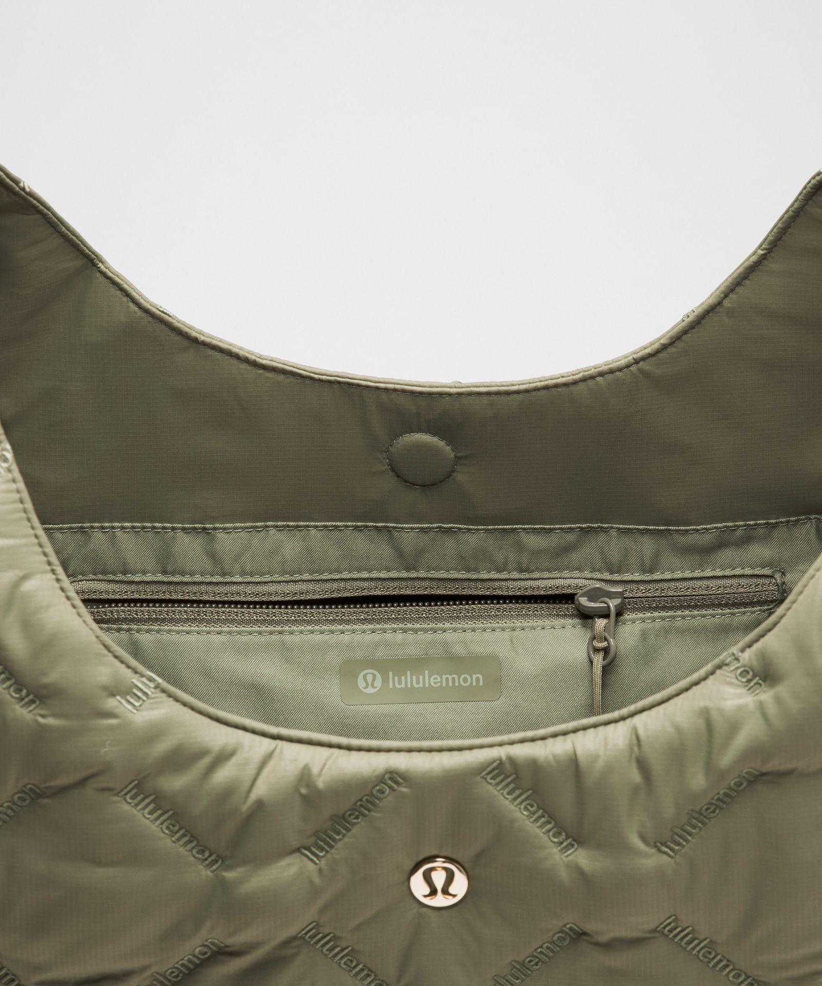 Сумка на плечо Lululemon Quilty Pleasures объёмом 14 л — фото 5