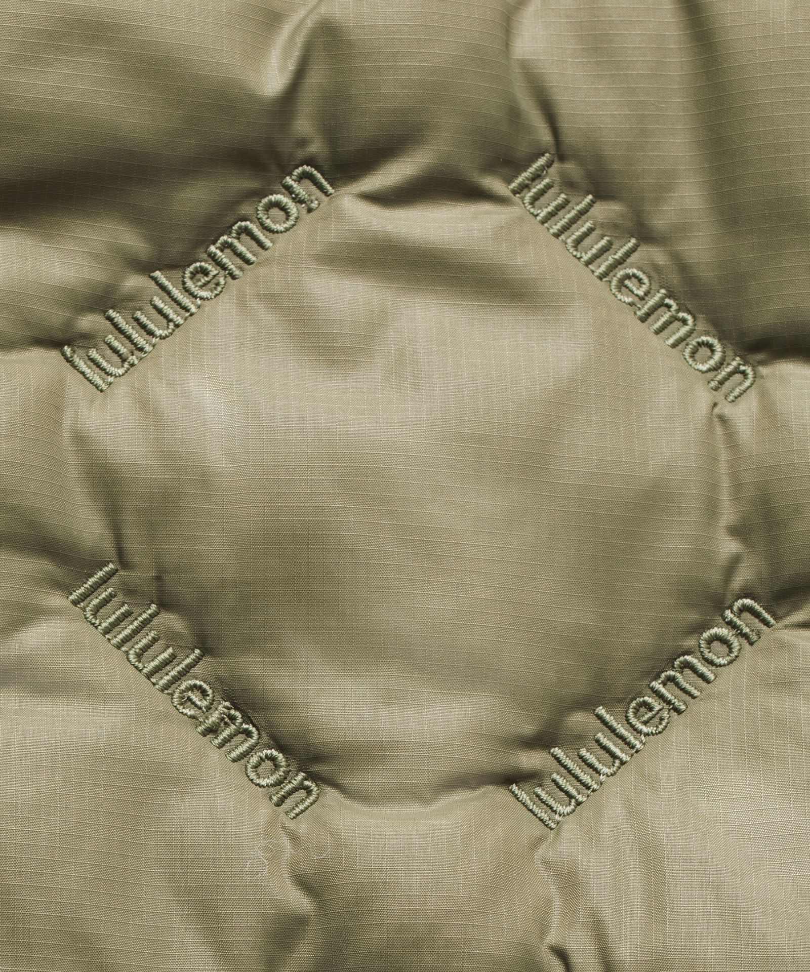 Сумка на плечо Lululemon Quilty Pleasures объёмом 14 л — фото 6
