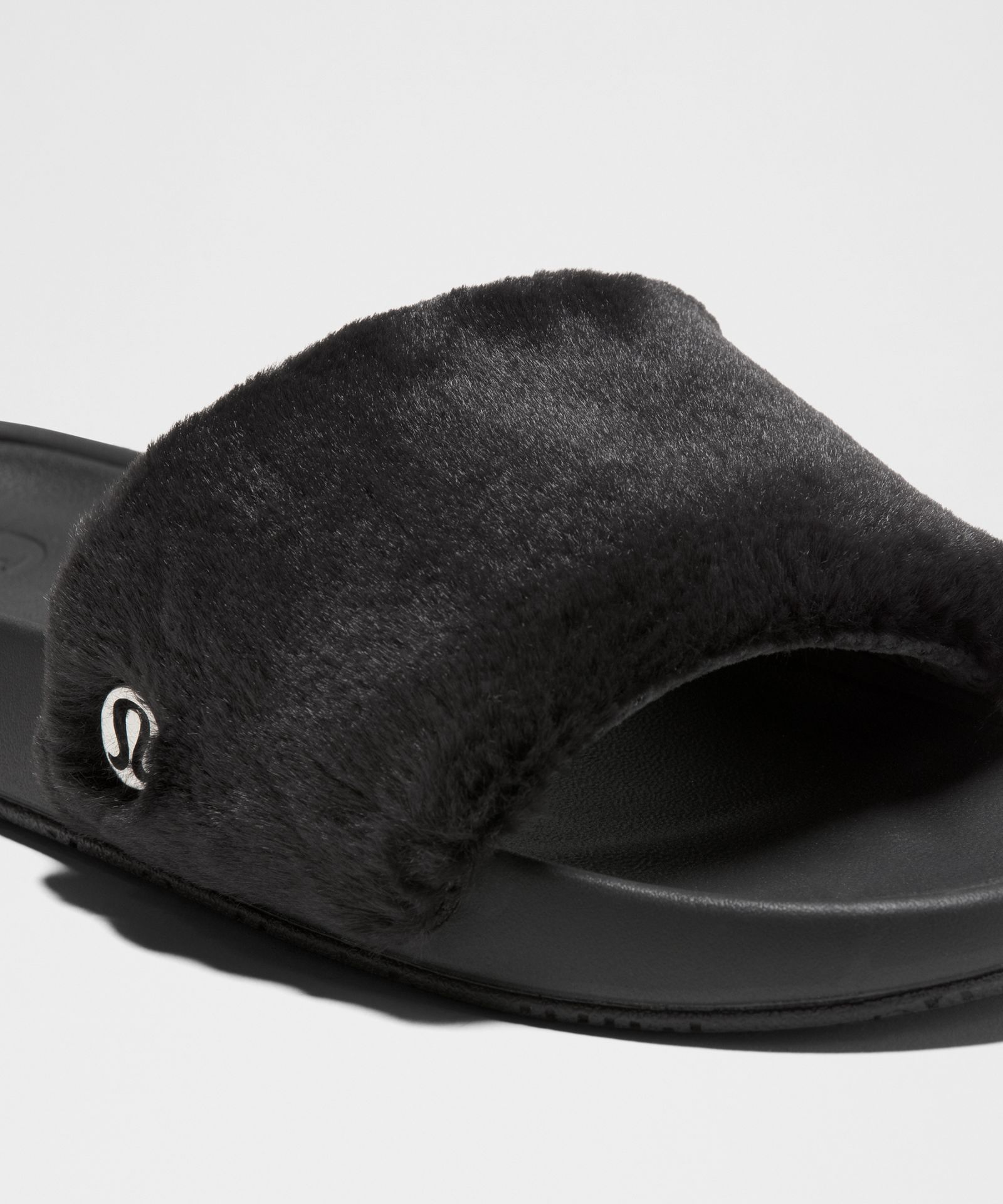 Женские сандалии Lululemon Women's Restfeel Faux Fur Slide — фото 7