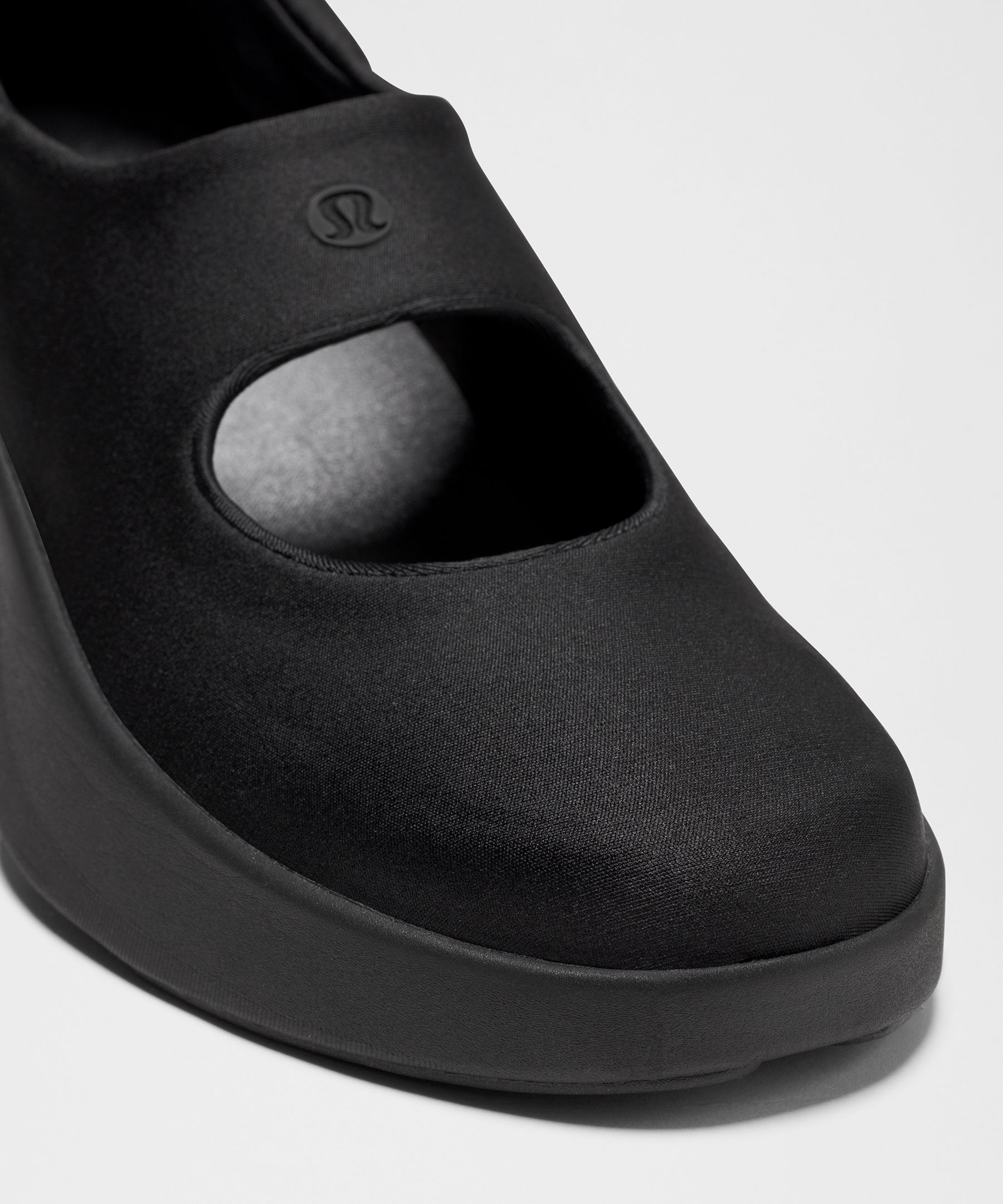 Women's Mary Train Sneaker