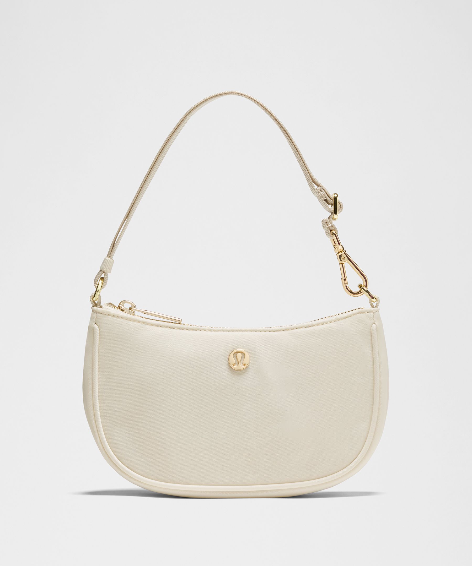 新品   CKIU0IU00696BEH ショルダーバッグ ニューイヤー City Essentials ミニショルダーバッグ 1L | バッグ