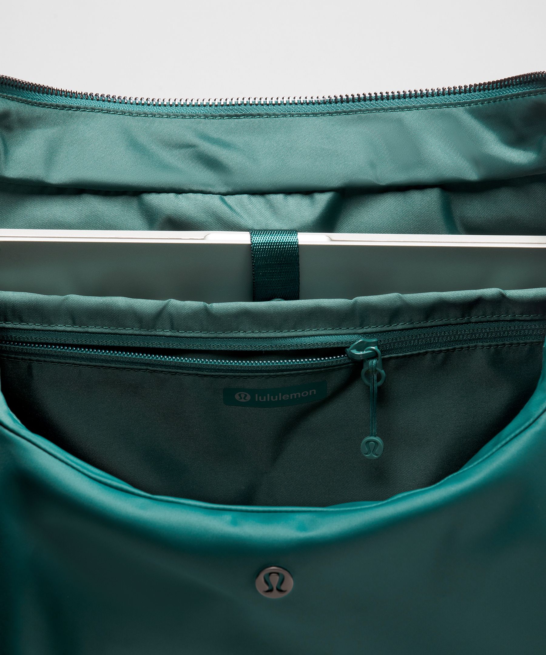 City Essentials Oversized Shoulder Bag 18L