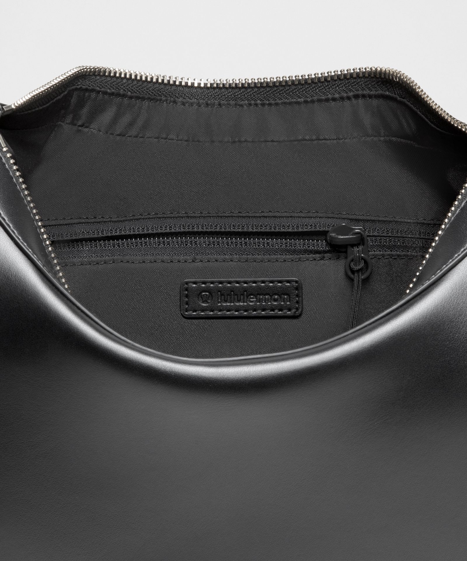 Сумка на плечо Lululemon City Essentials объёмом 4 л — фото 5