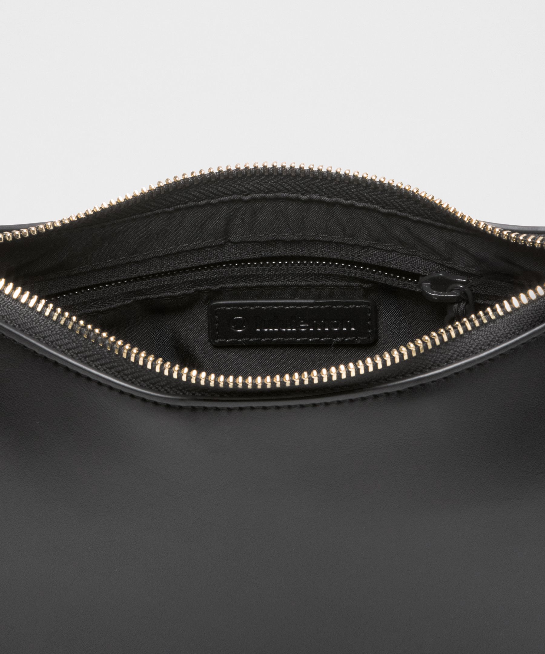 City Essentials Small Shoulder Bag 3L *Smooth Leather Alternative