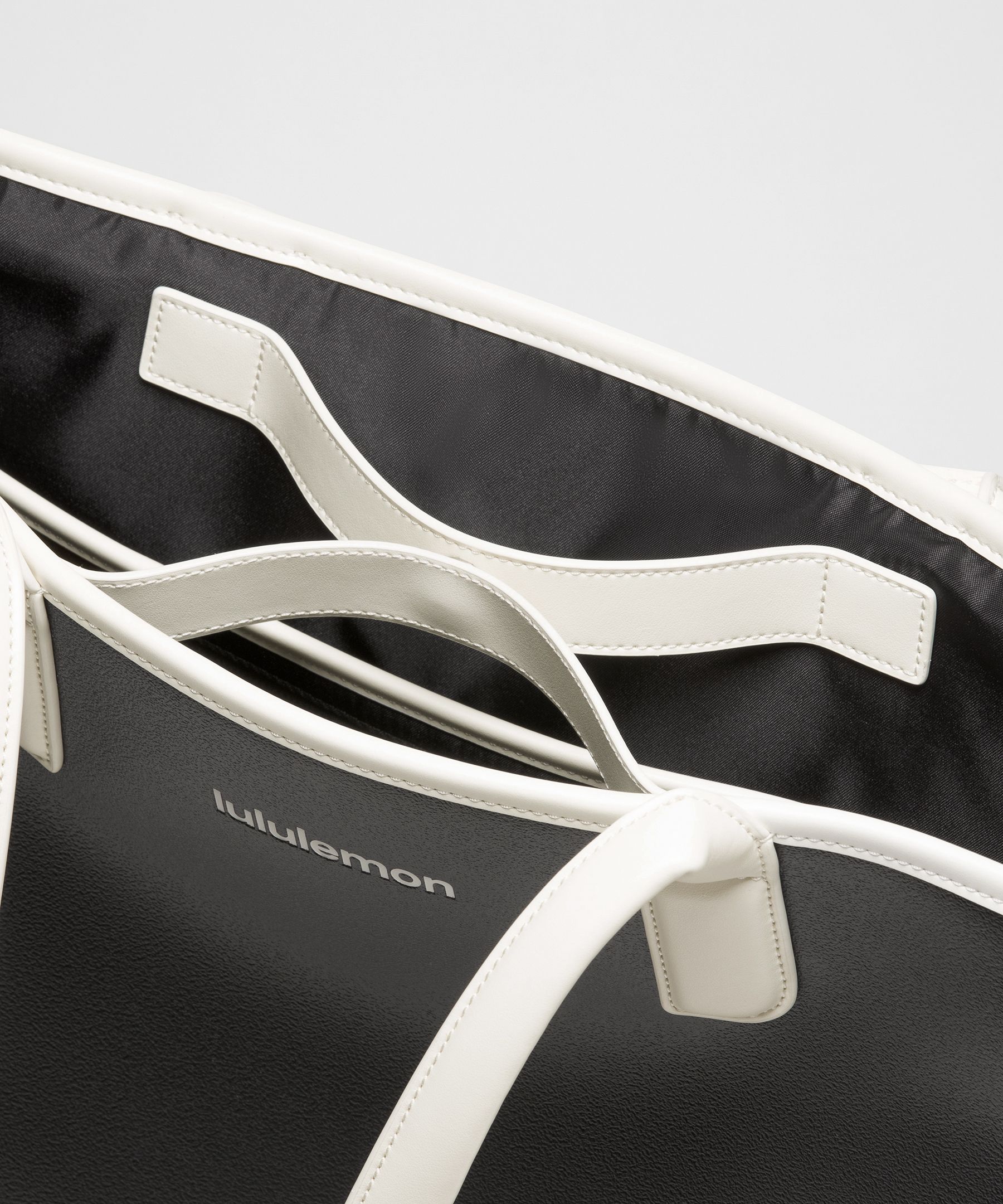 Classic Tote Bag 14L *Textured Leather Alternative