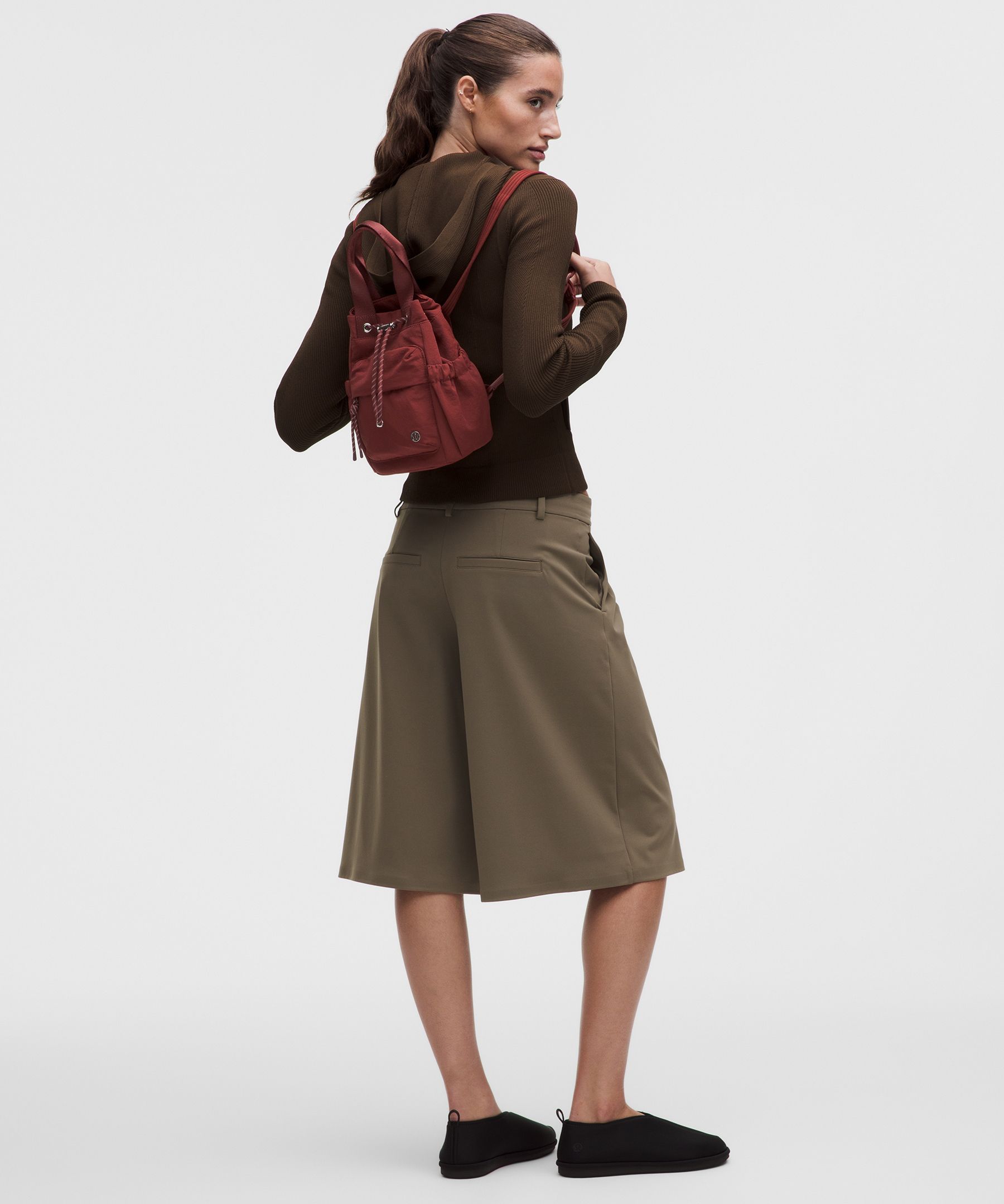 Mini bolsa bucket convertible con cord&oacute;n 5L