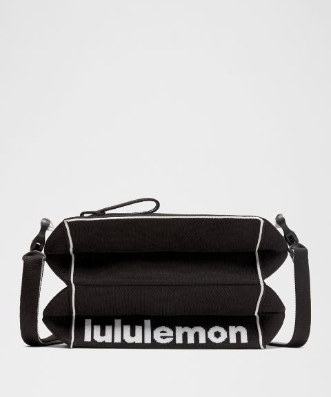 Сумка кросс-боди Lululemon Fold It Hold It объёмом 3 л