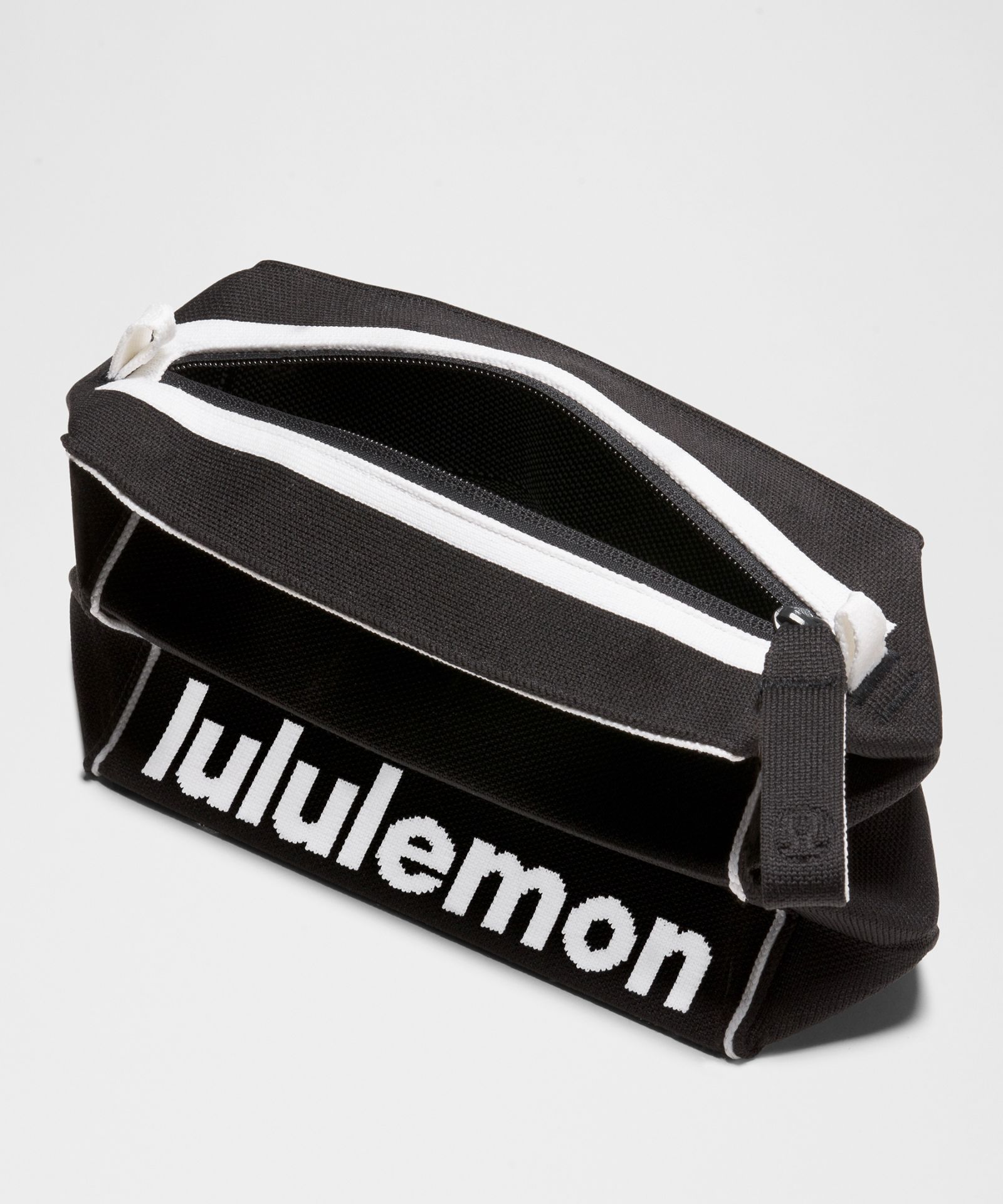 Сумка кросс-боди Lululemon Fold It Hold It объёмом 3 л — фото 4
