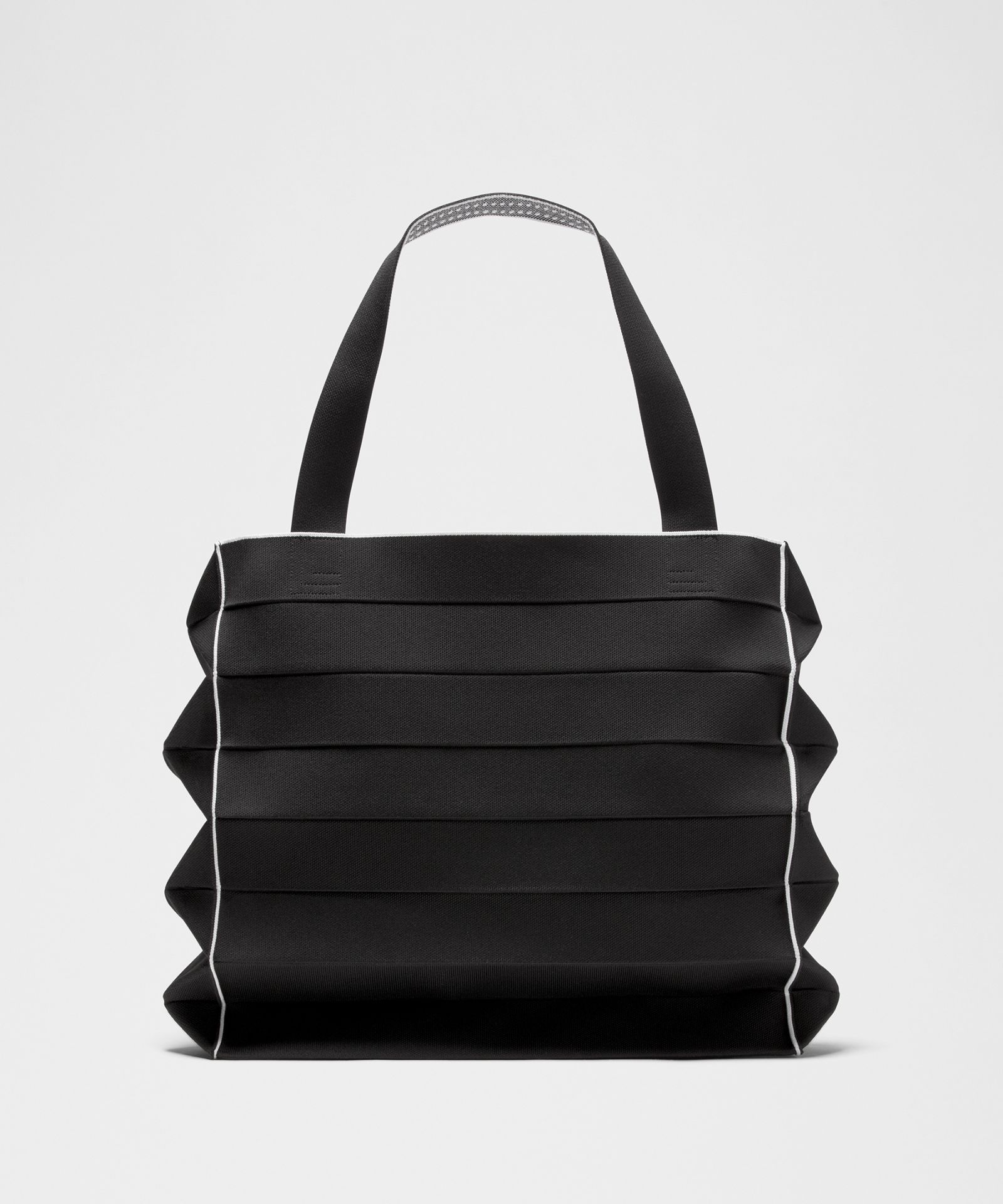 Сумка-шопер Lululemon Fold It Hold It объёмом 22 л — фото 3