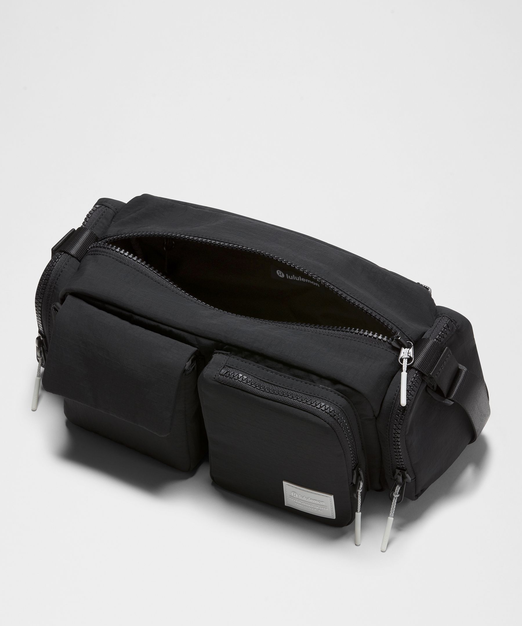 最終値下げ✨マルチポケットバッグ　ブラック マルチポケット ショルダーバッグ 3.5L | バッグ | Lululemon JP