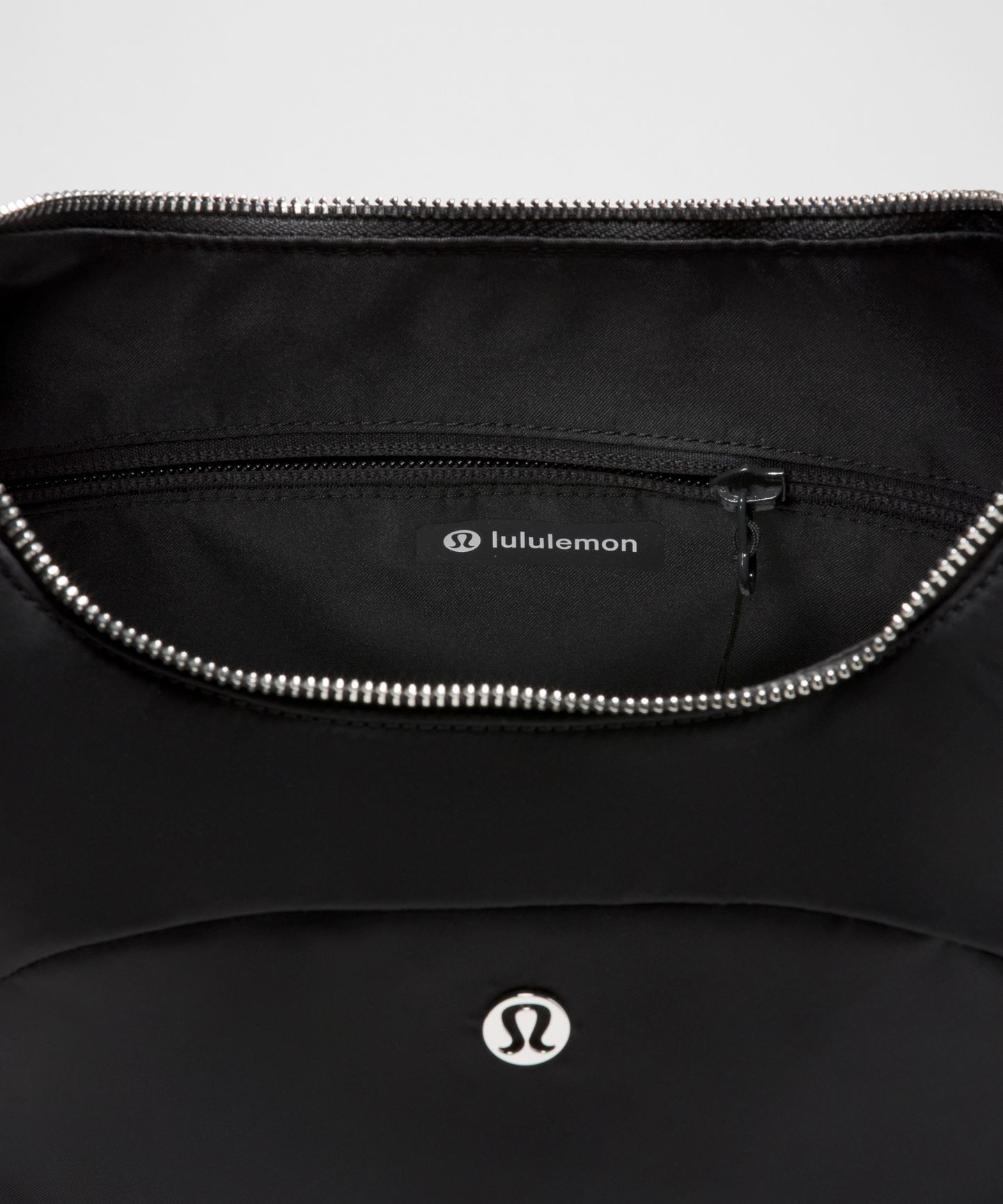 Сумка Lululemon City Essentials Convertible Shoulder 7L, цвет: Чёрный / Серебряный — фото 6