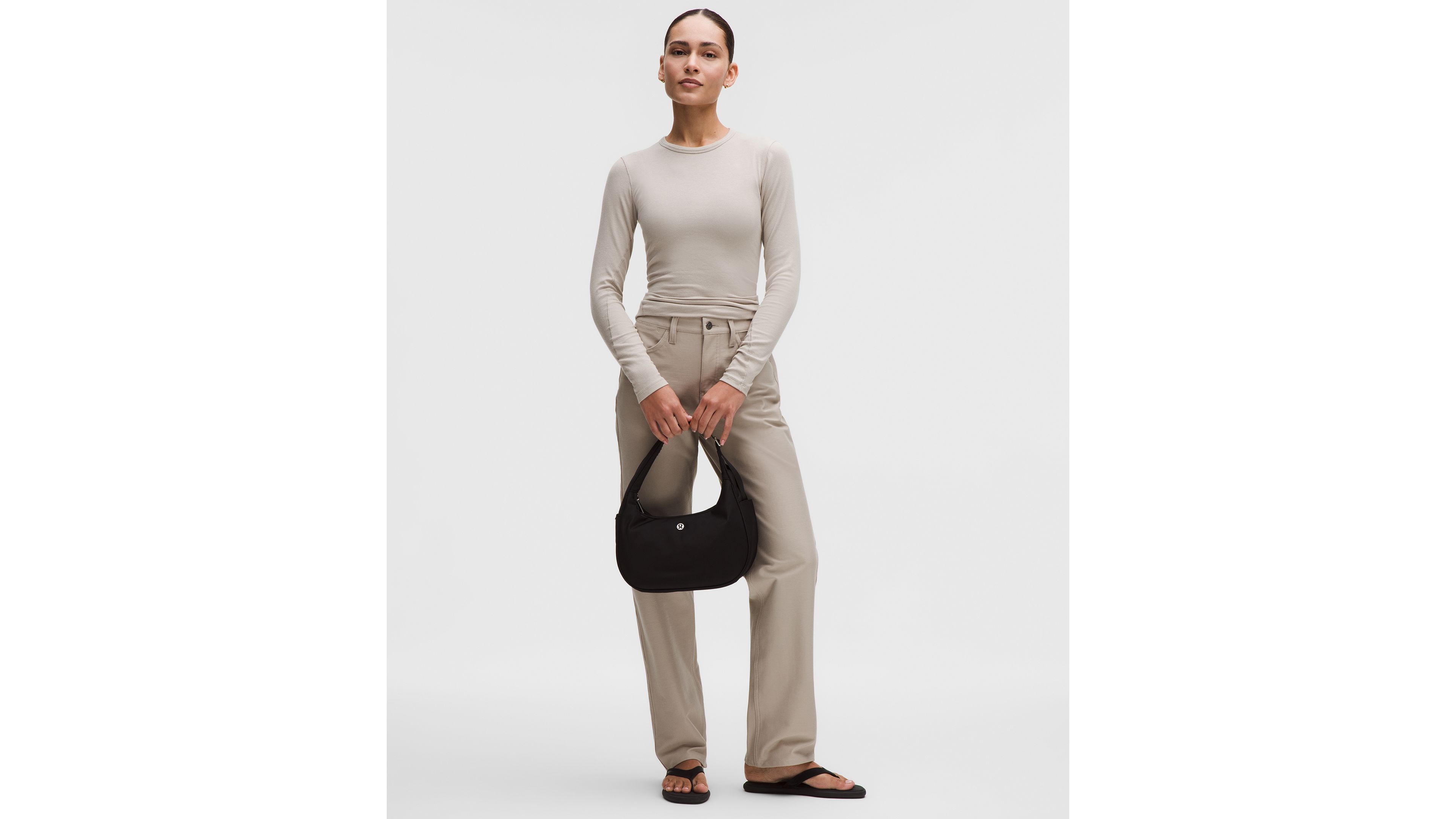City Essentials Shoulder Bag 4L