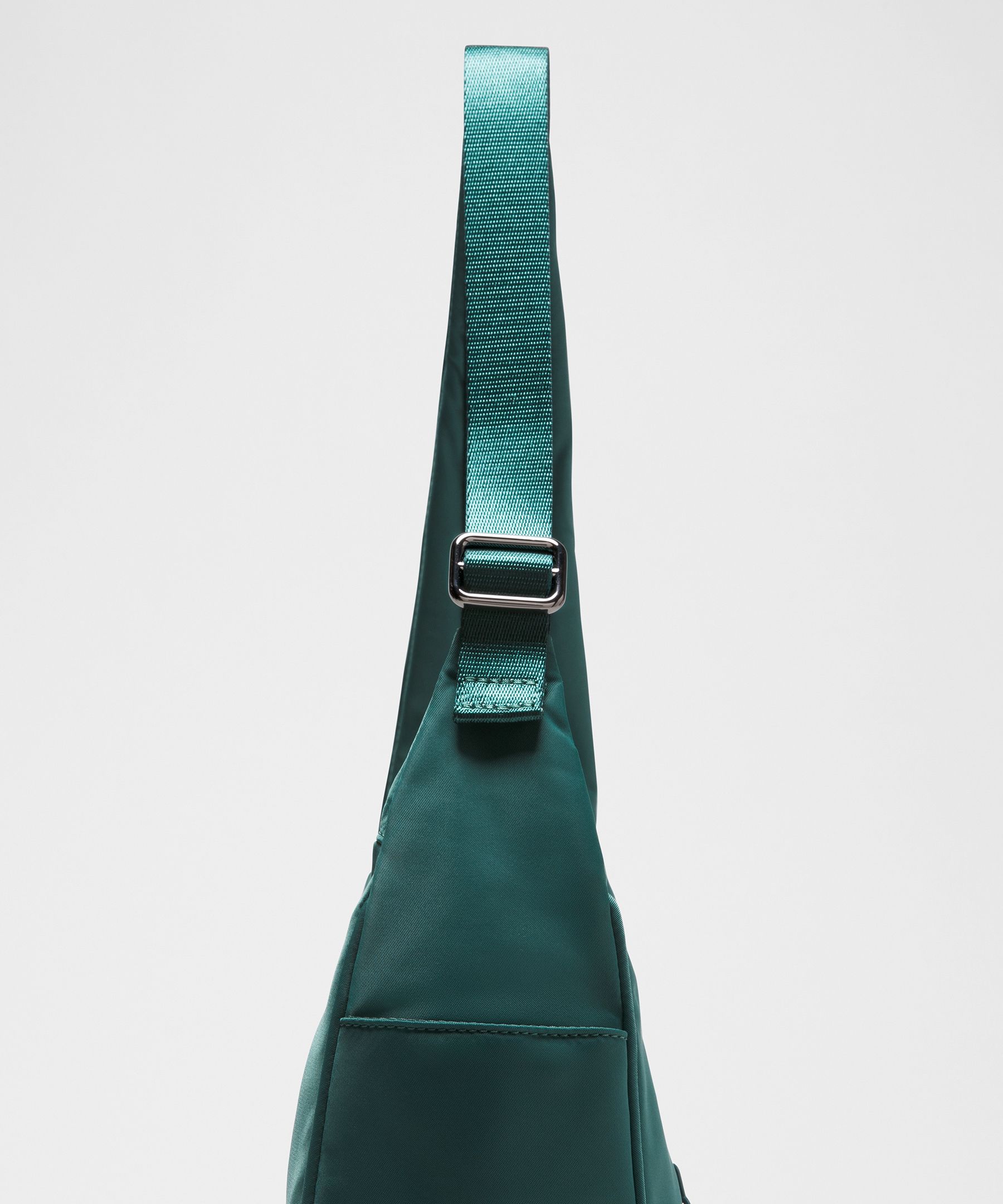 City Essentials Shoulder Bag 4L