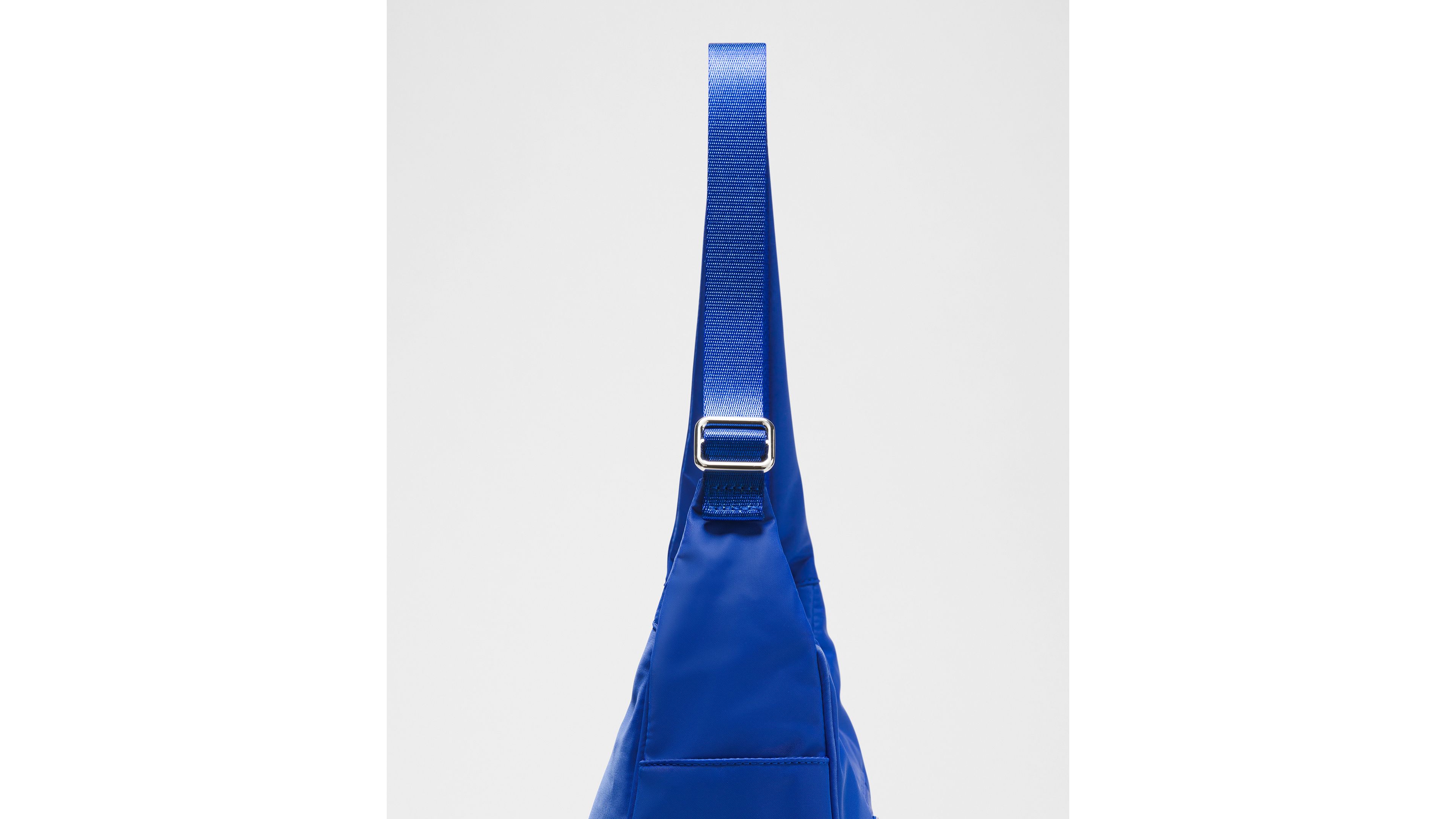 City Essentials Shoulder Bag 4L