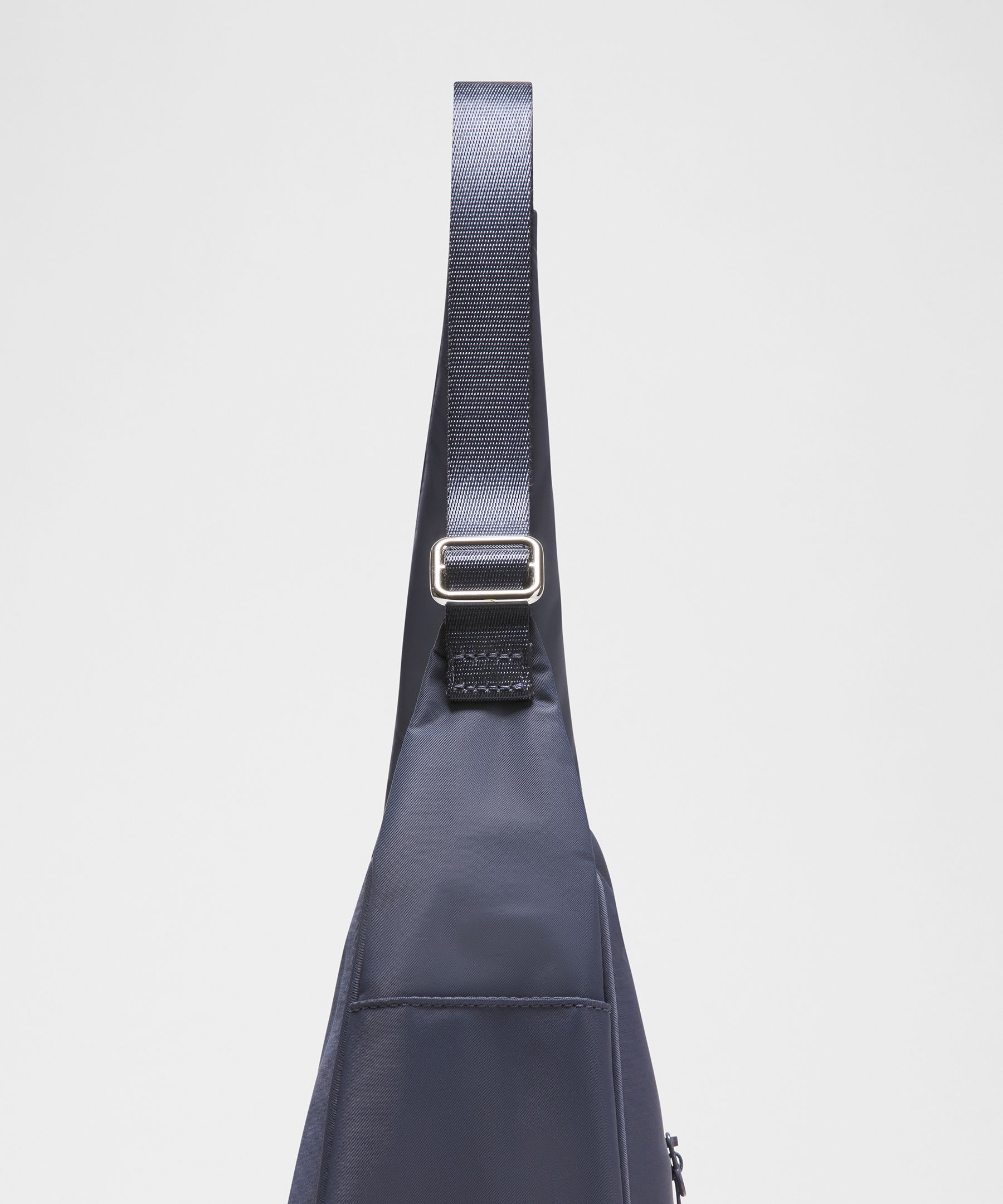 City Essentials Shoulder Bag 4L