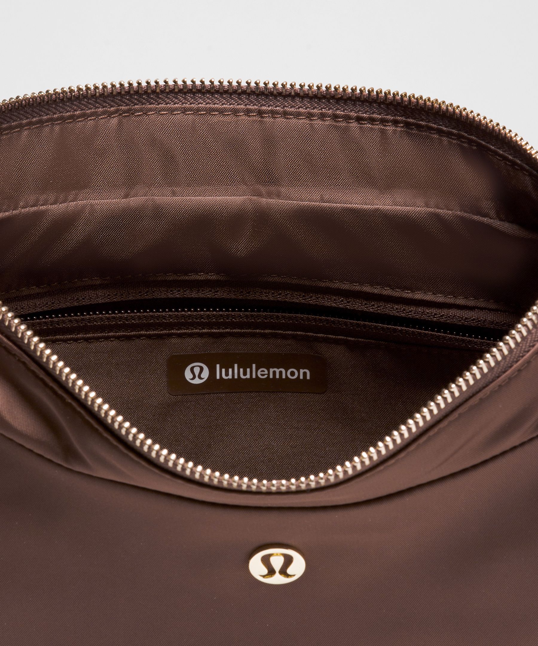 City Essentials Shoulder Bag 4L